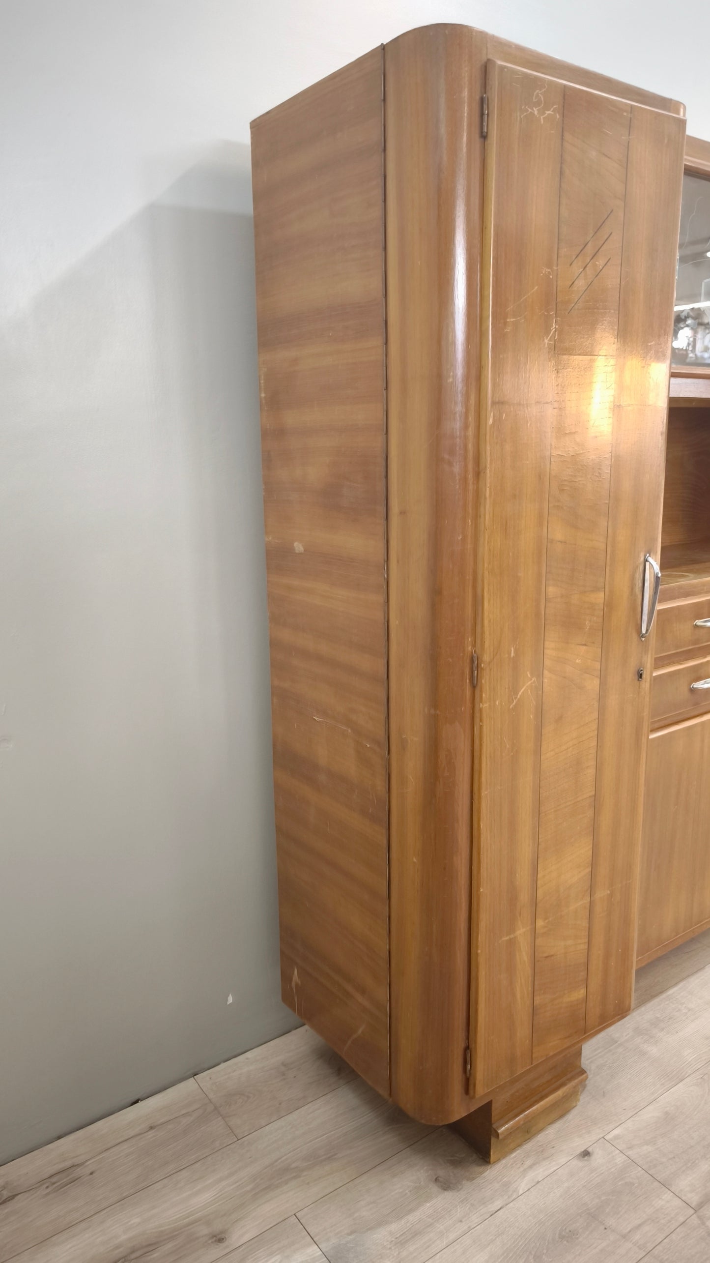 82933 Credenza mettitutto anni '50 in legno