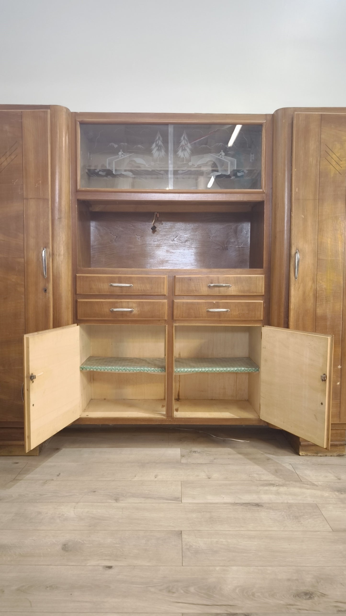 82933 Credenza mettitutto anni '50 in legno