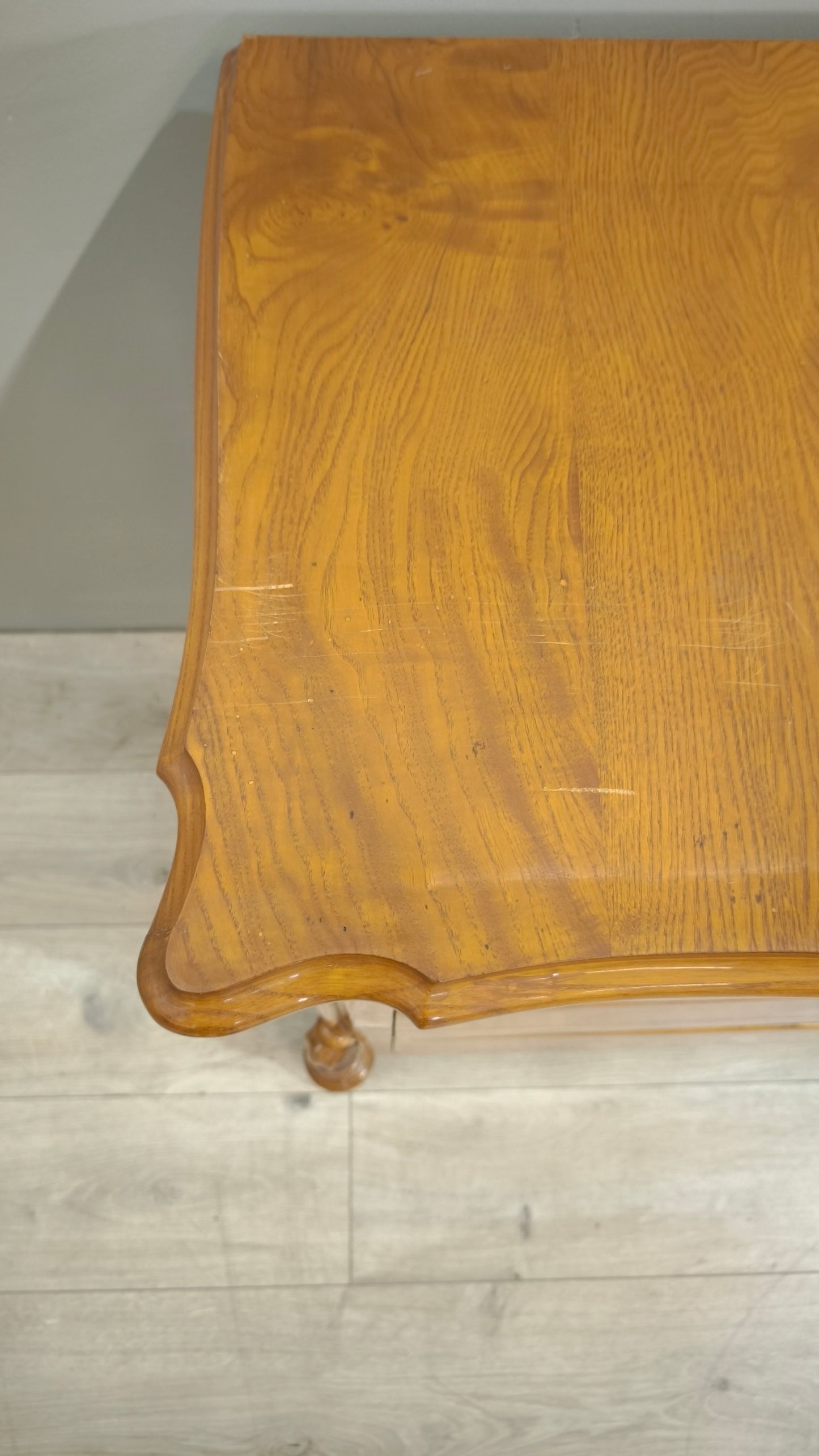 82931 Comò in legno massello con tre cassetti