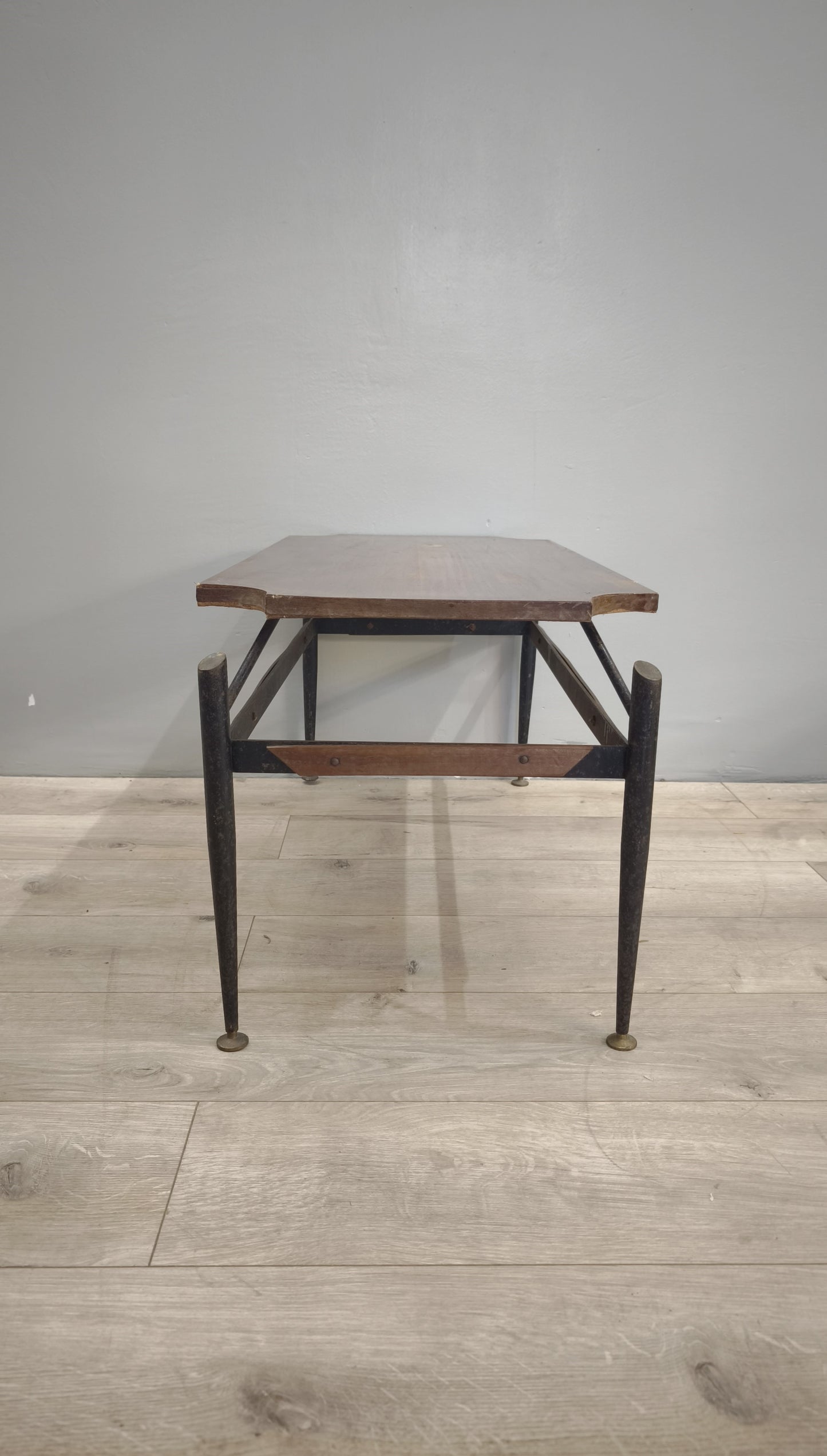 82930 Tavolo da salotto con base in ferro