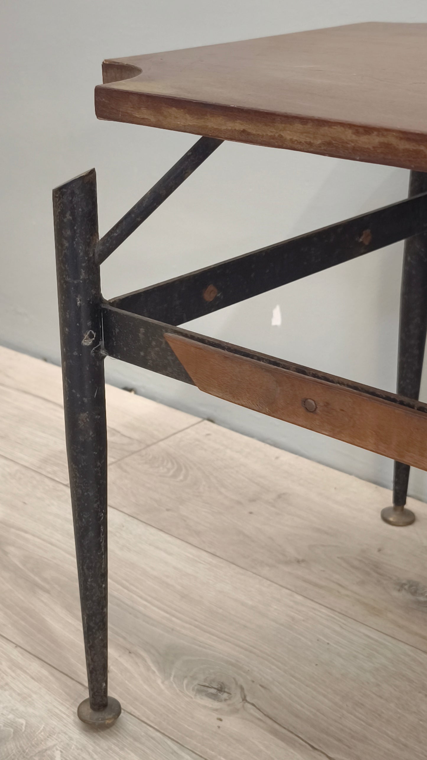 82930 Tavolo da salotto con base in ferro