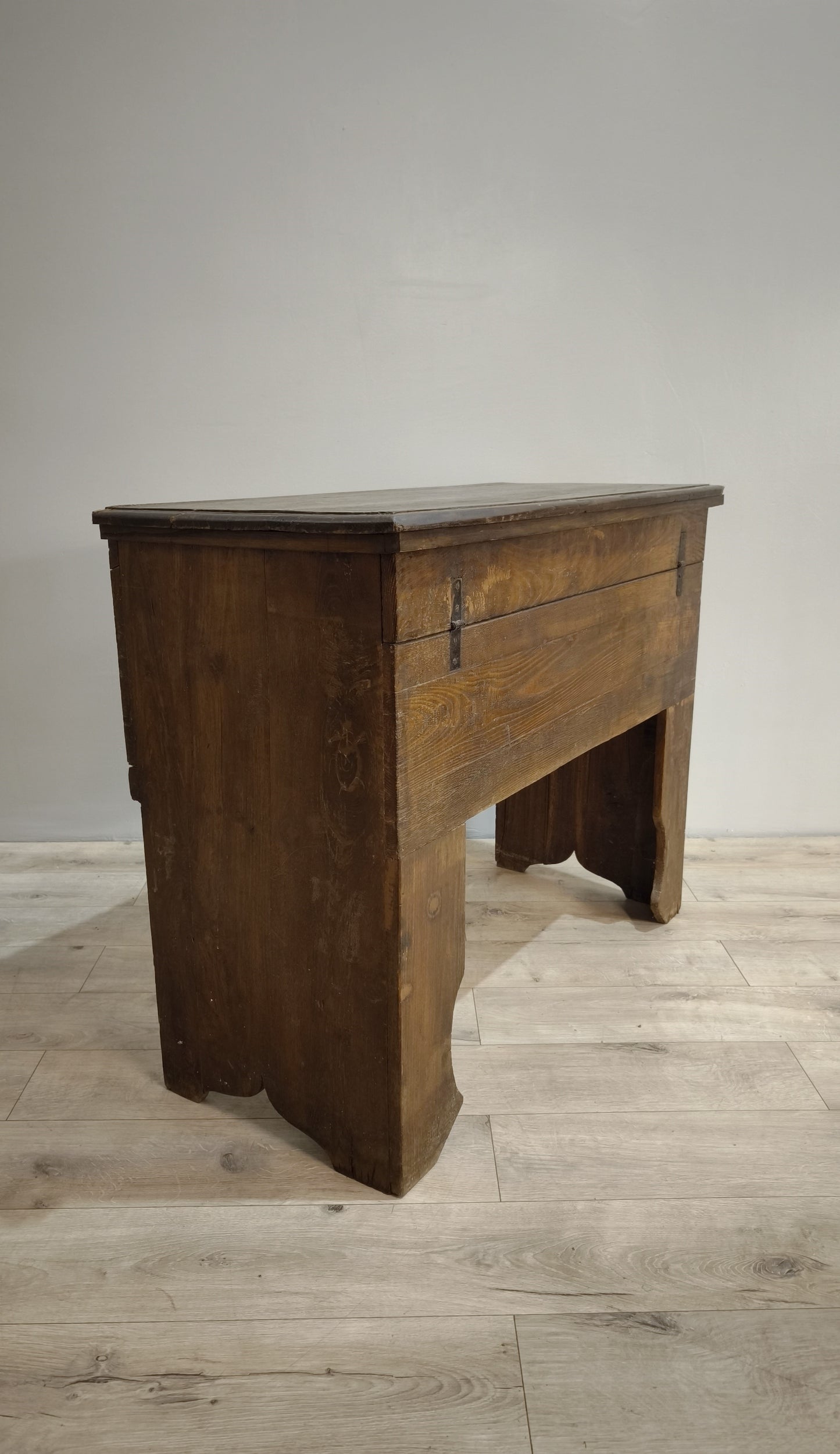 82938 Madia in legno massello di castagno