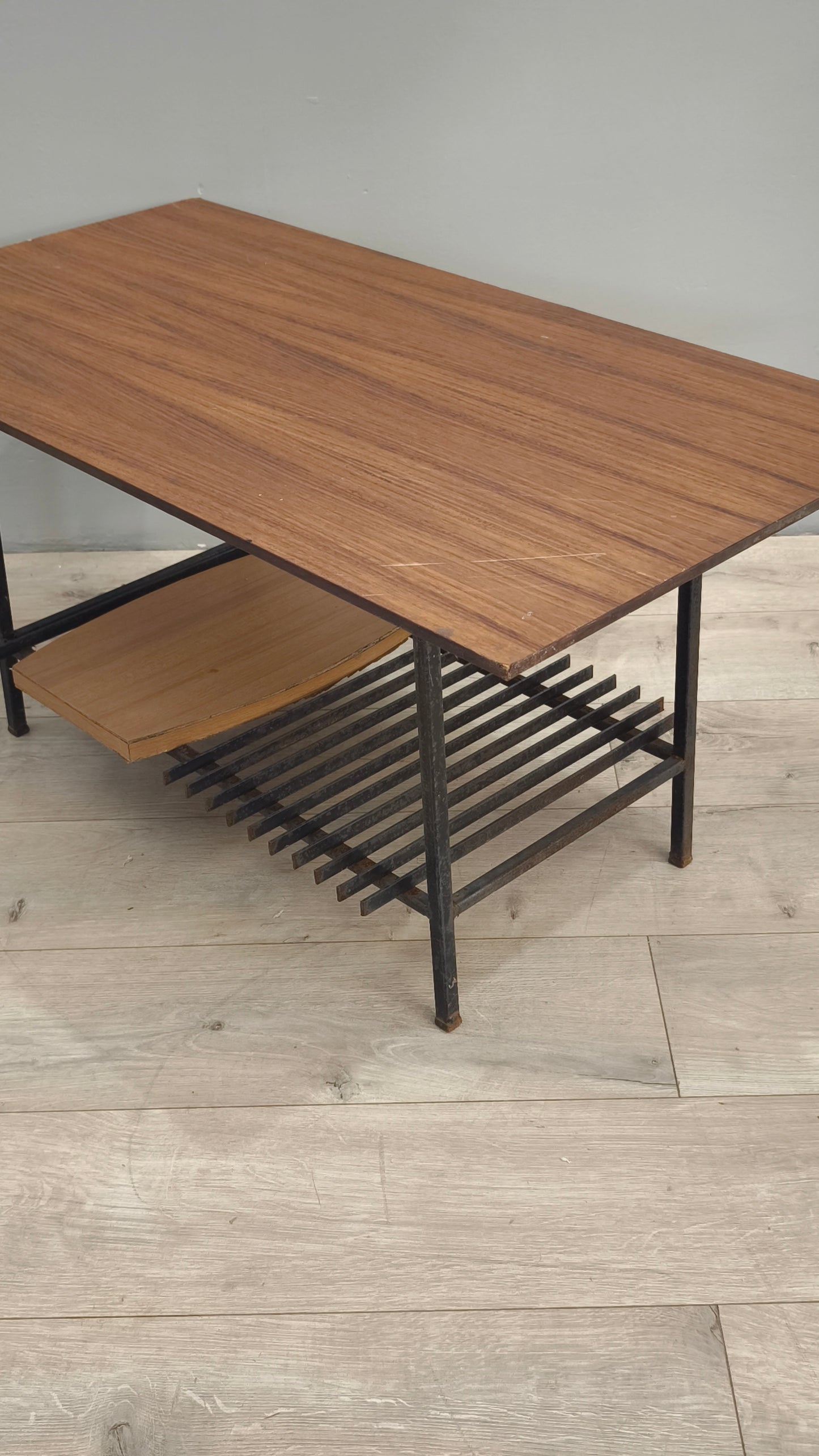 82929 Tavolo basso con base in ferro