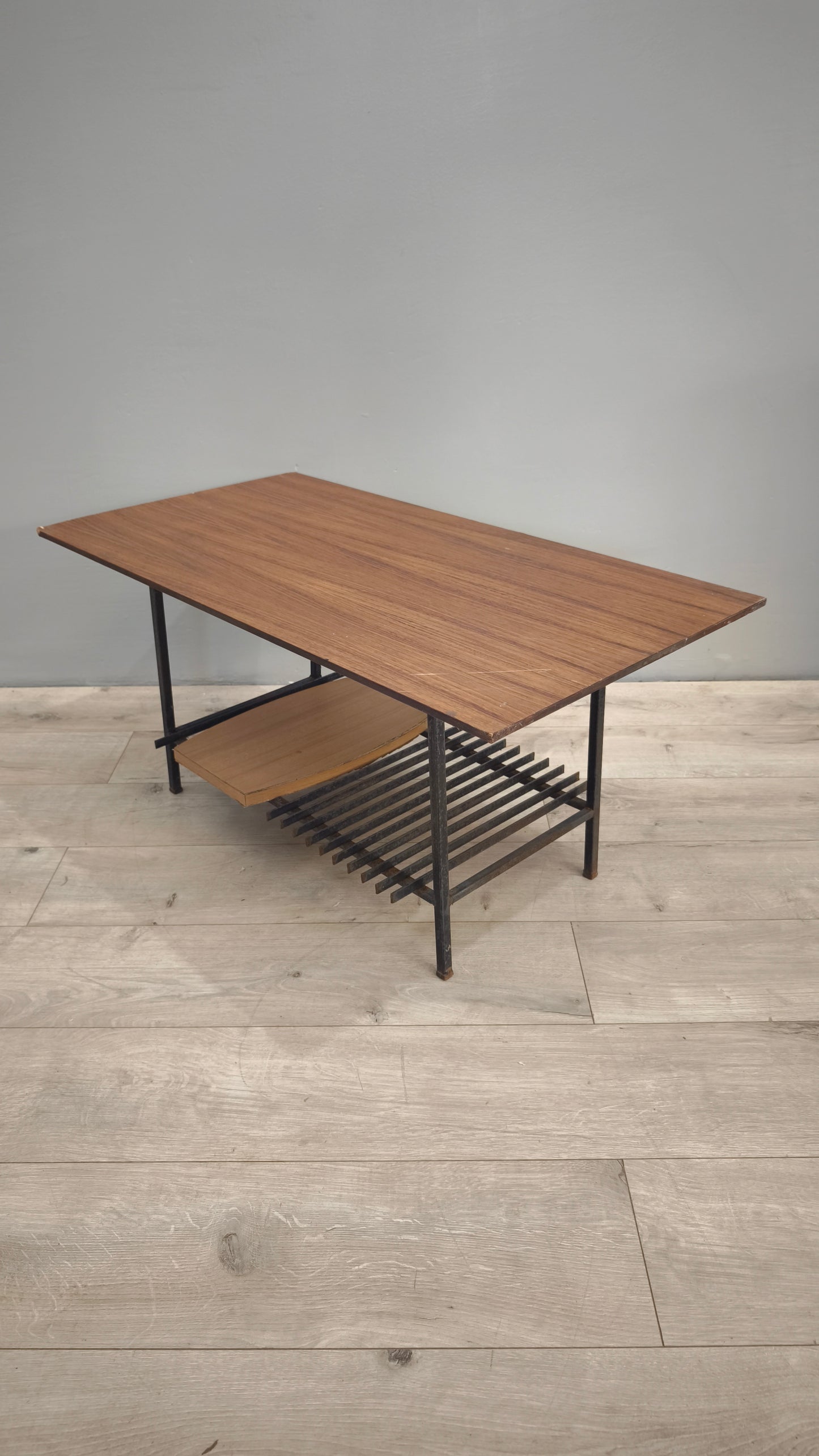 82929 Tavolo basso con base in ferro