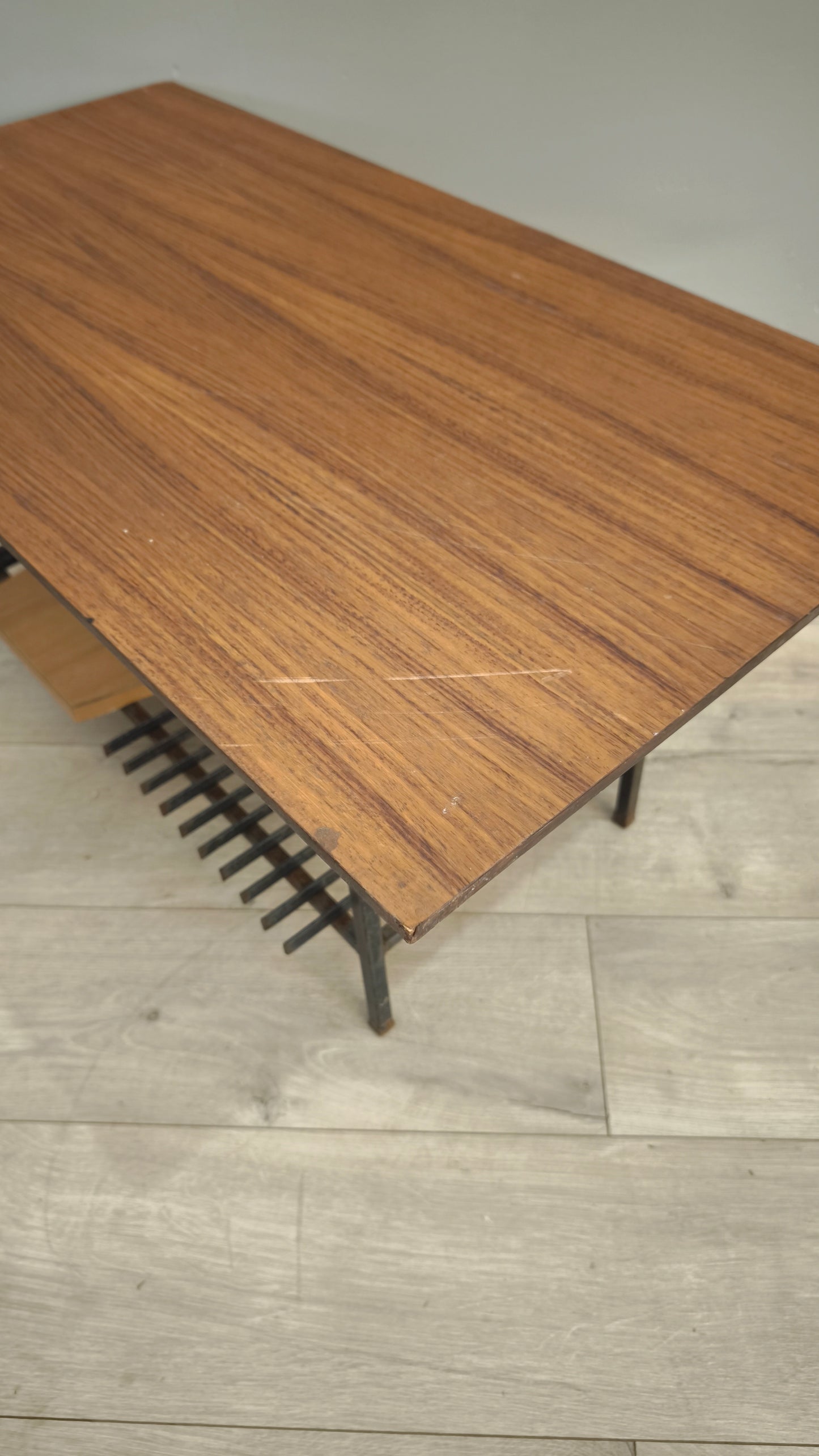 82929 Tavolo basso con base in ferro