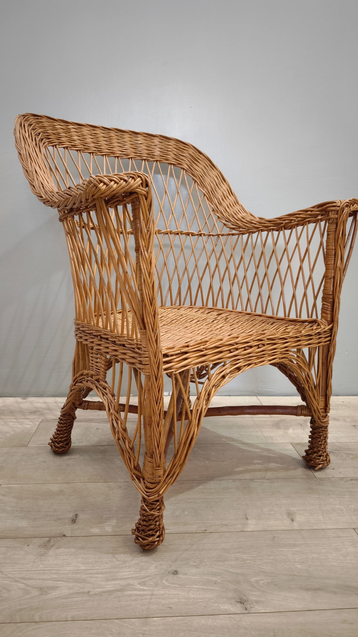 82945 Poltroncina in vimini intrecciato