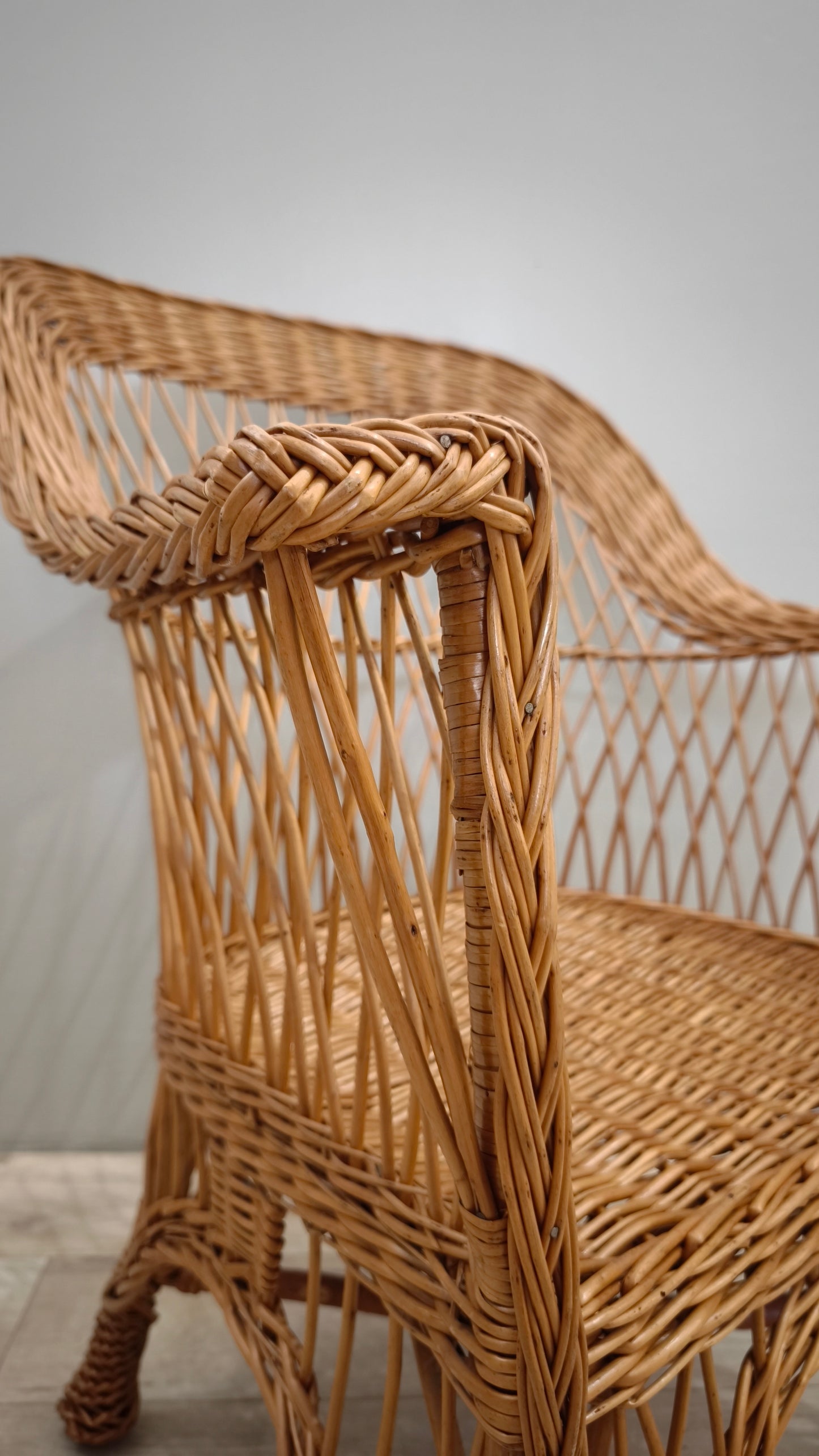 82945 Poltroncina in vimini intrecciato