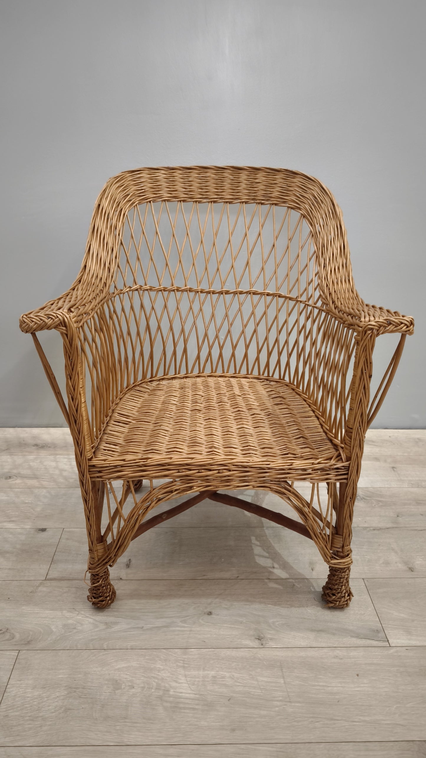 82945 Poltroncina in vimini intrecciato