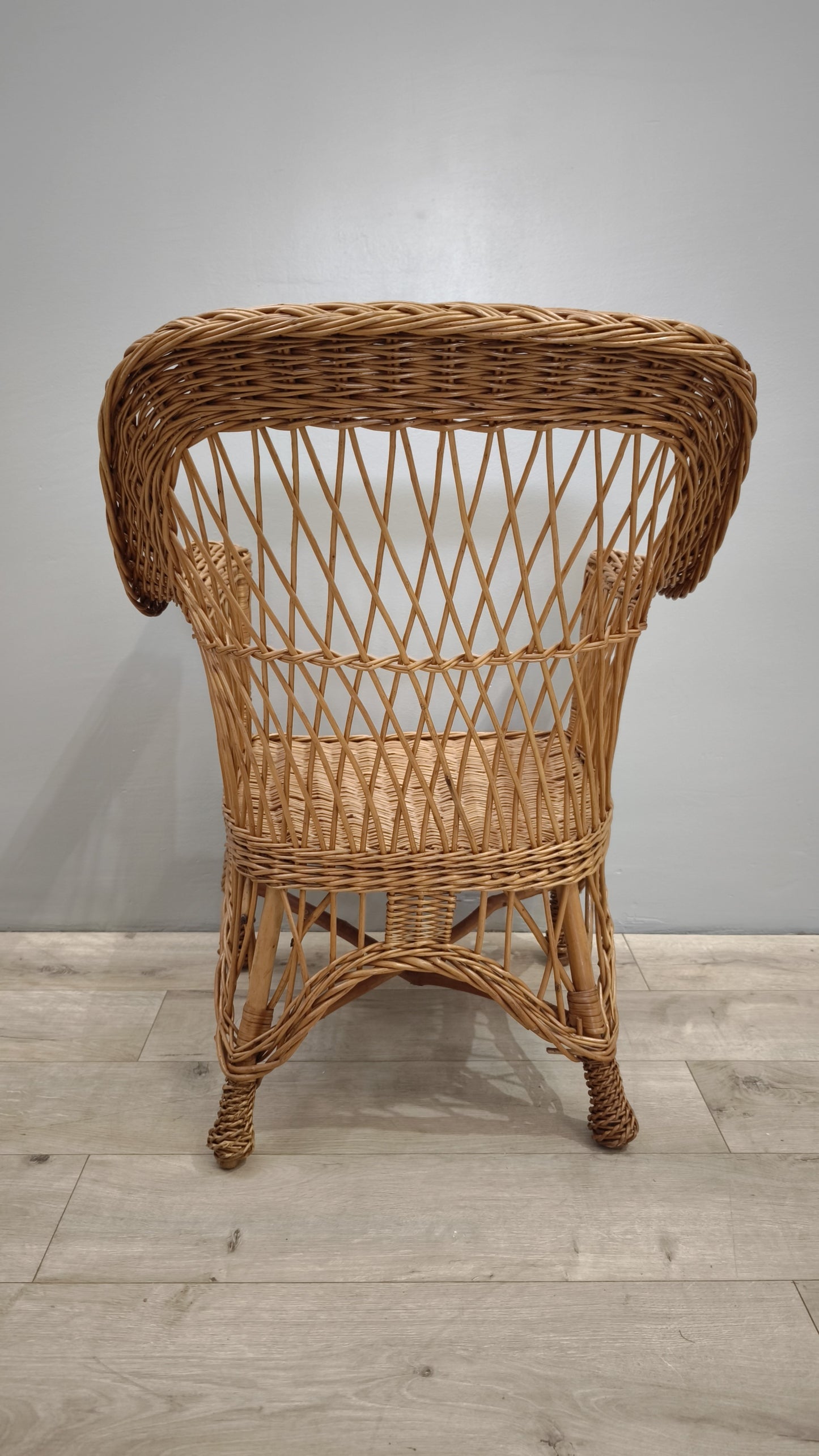 82945 Poltroncina in vimini intrecciato