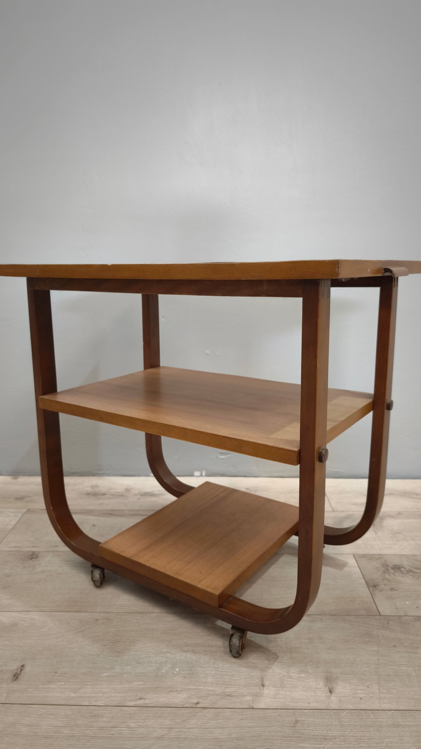82953 Tavolino stile art déco con due ripiani