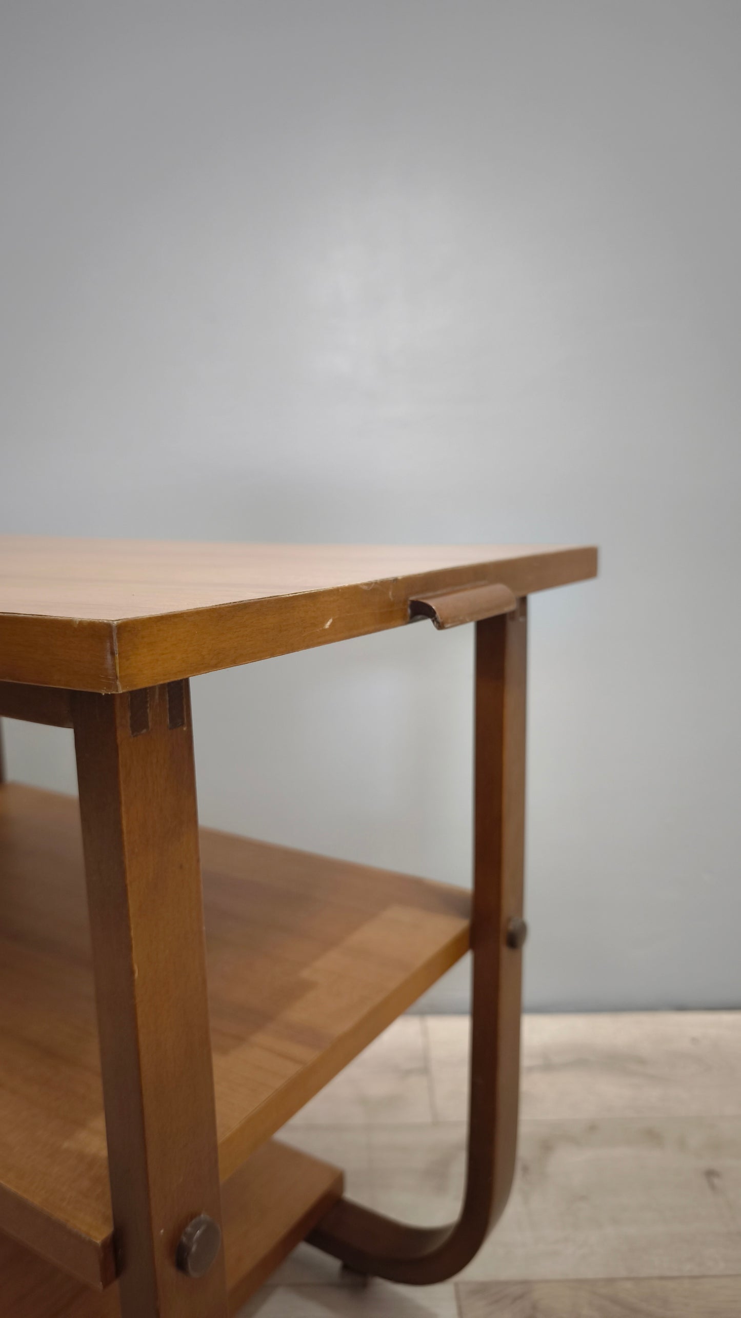 82953 Tavolino stile art déco con due ripiani