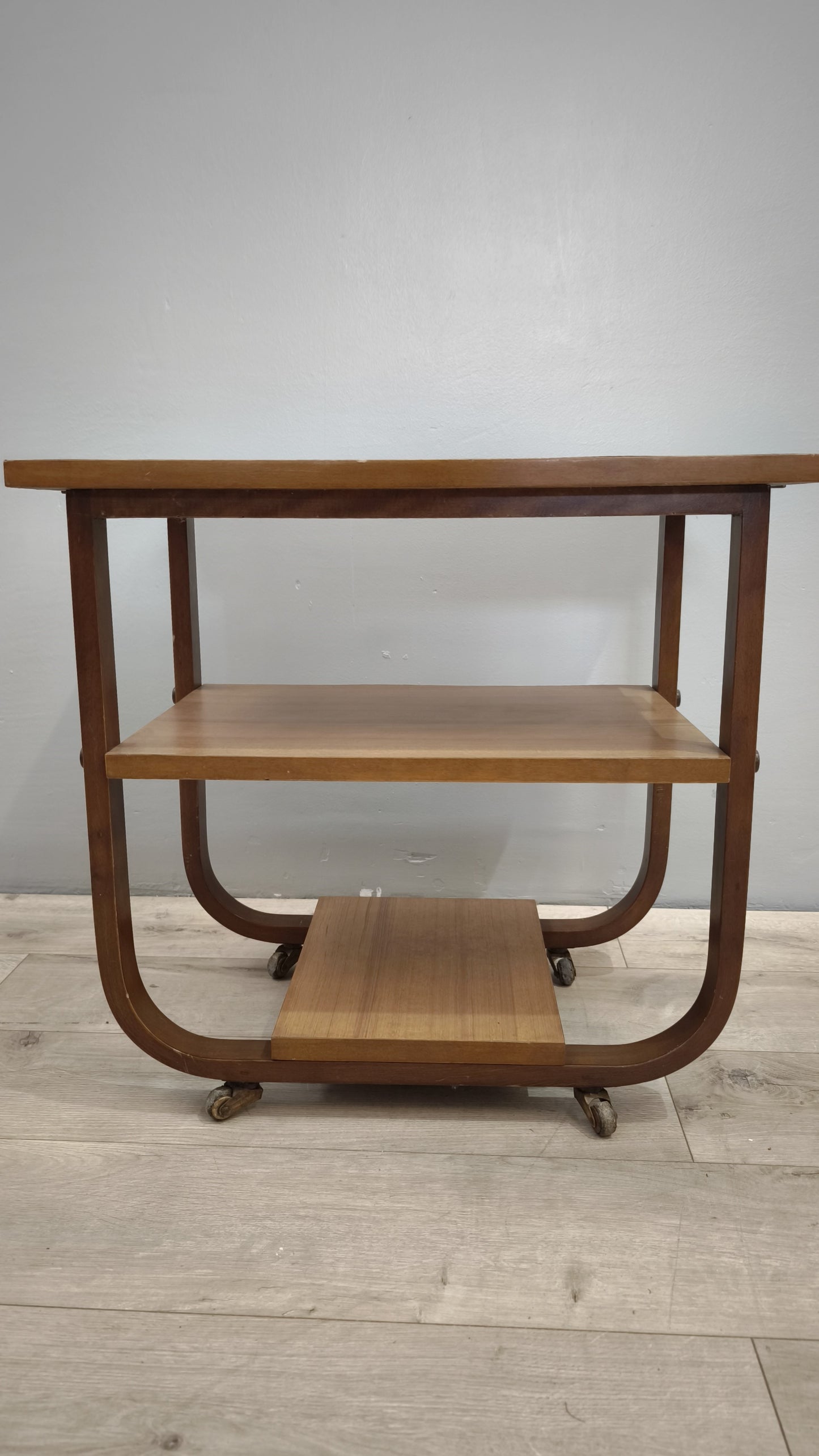 82953 Tavolino stile art déco con due ripiani