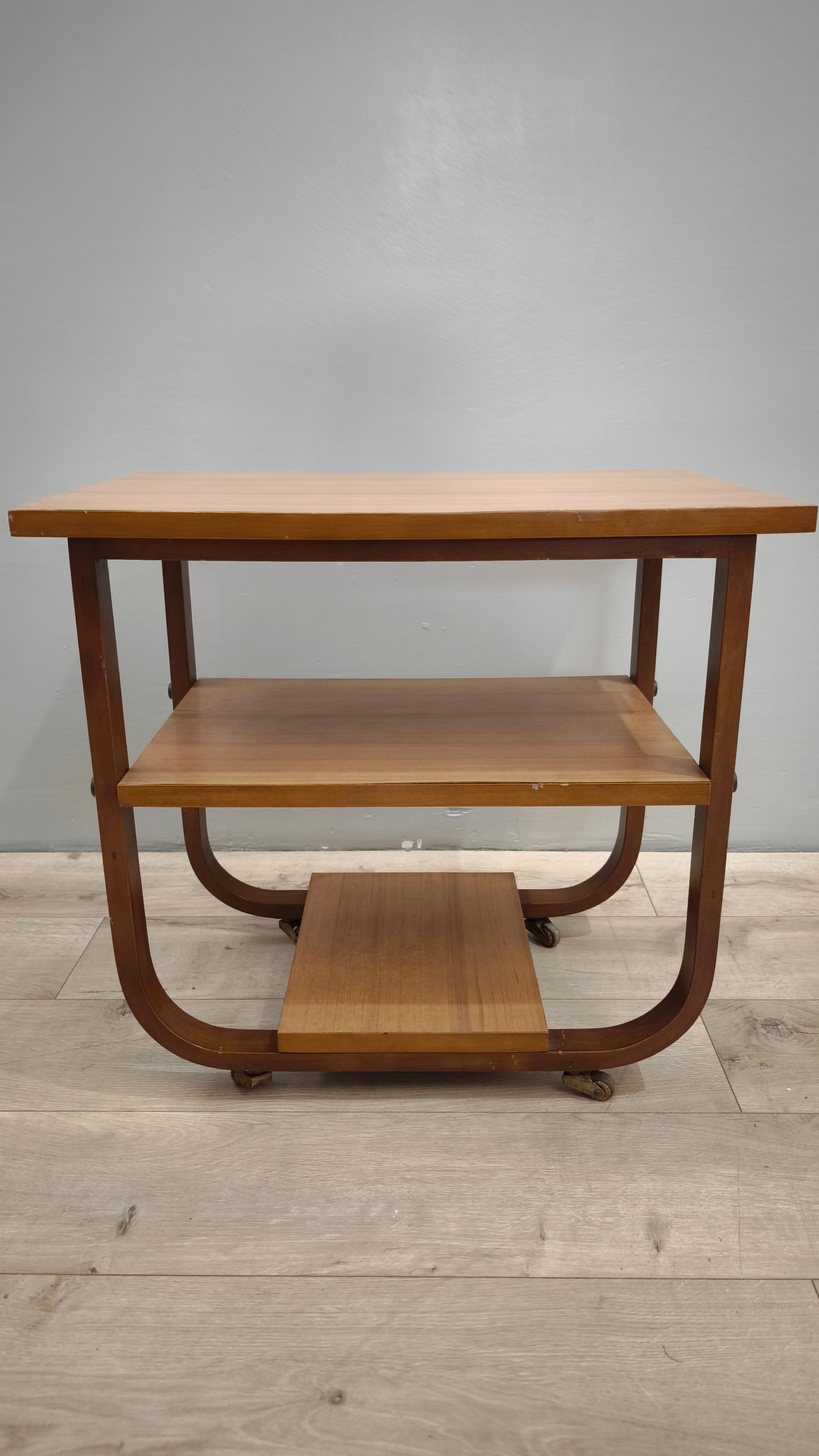 82953 Tavolino stile art déco con due ripiani