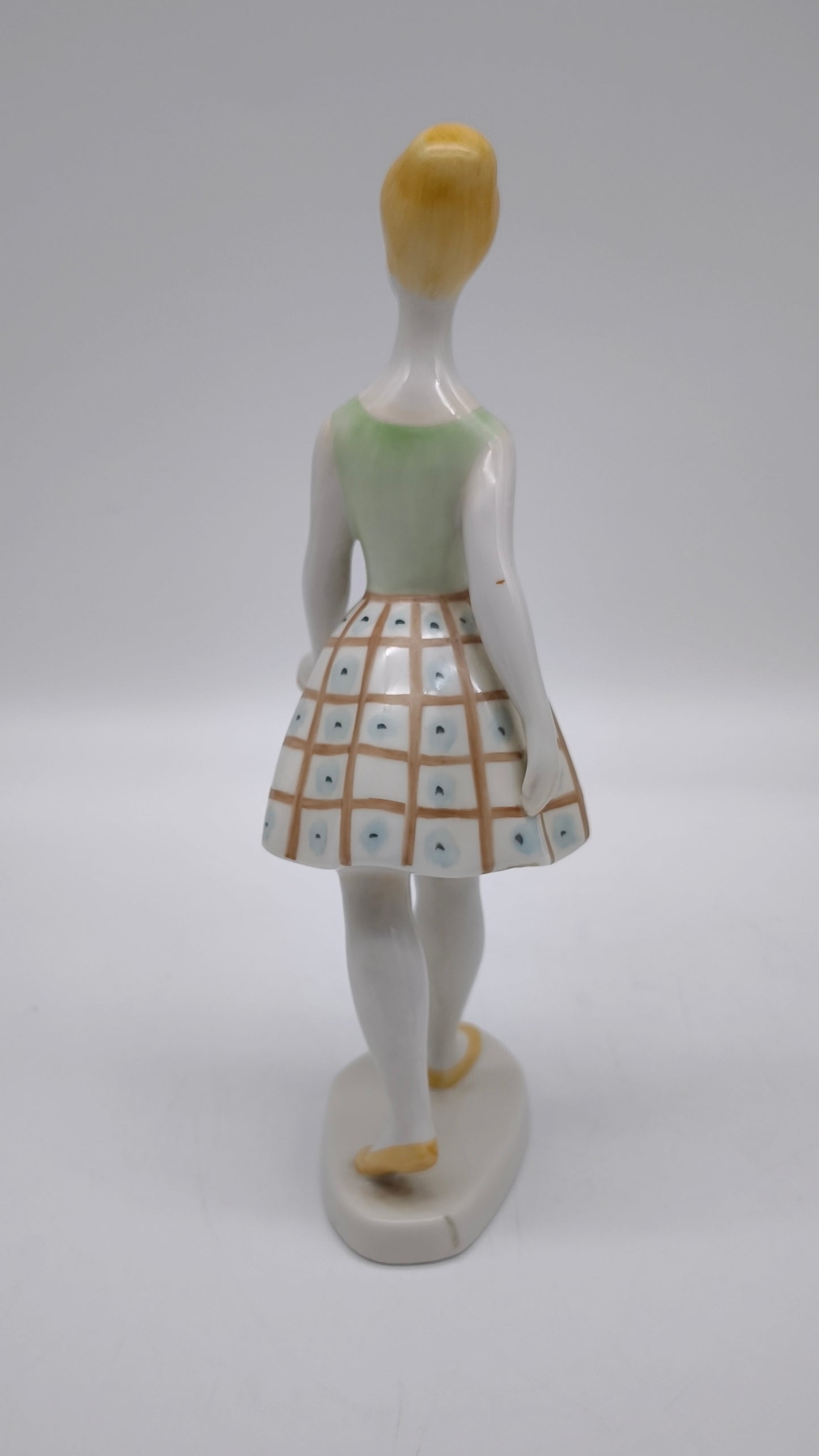 82872 Statuina fanciulla in ceramica Kezzell Festett