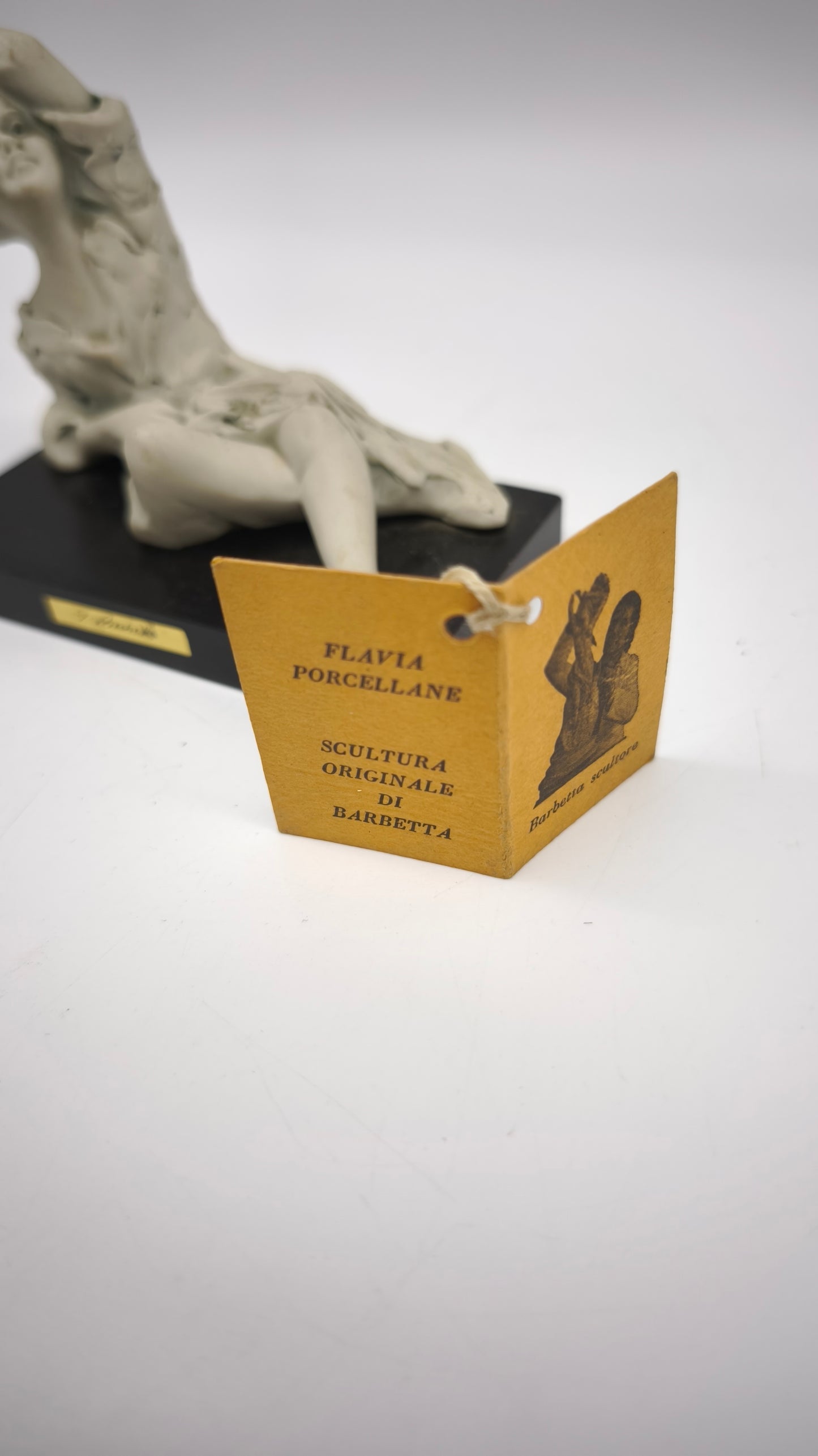 82775 Statuina in porcellana Flavia Vera