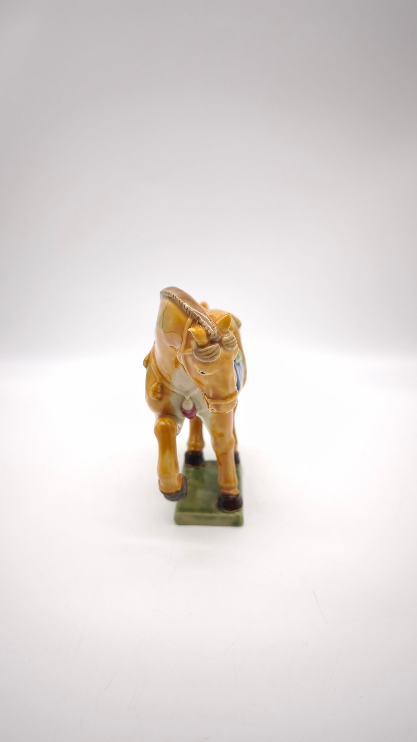 82704 Statuina cavallo in ceramica