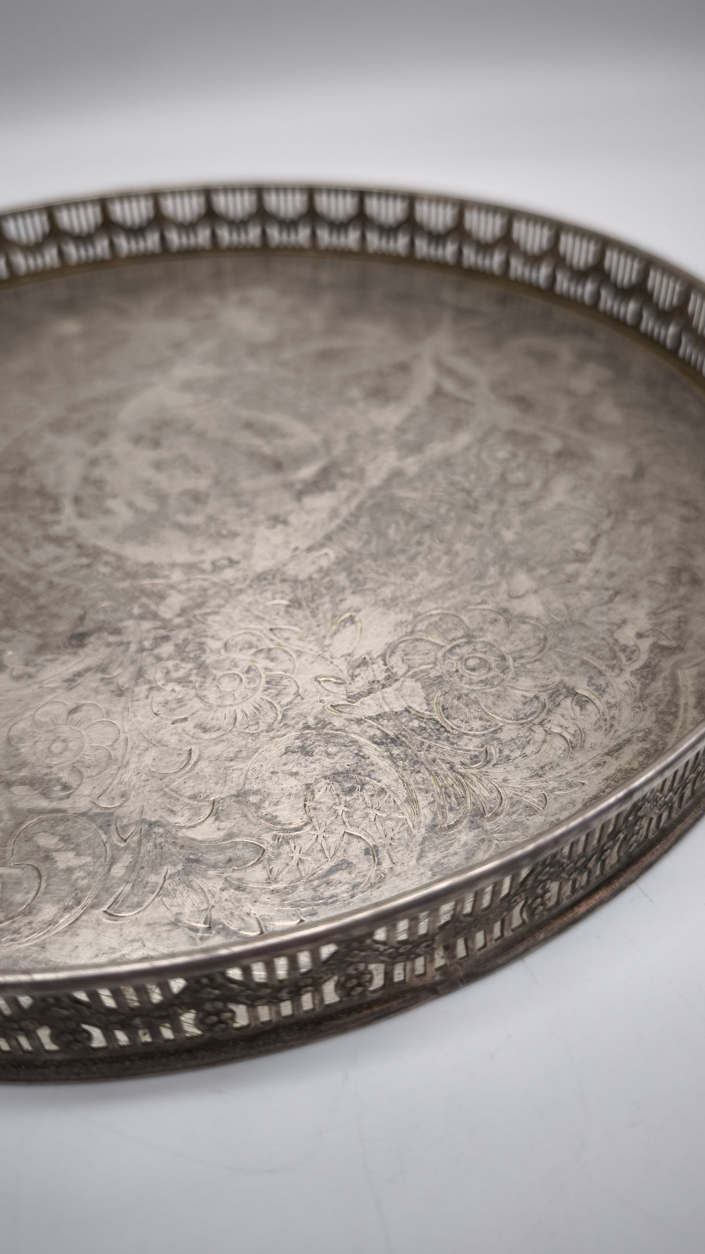 82578 Vassoio silver plated cesellato a mano