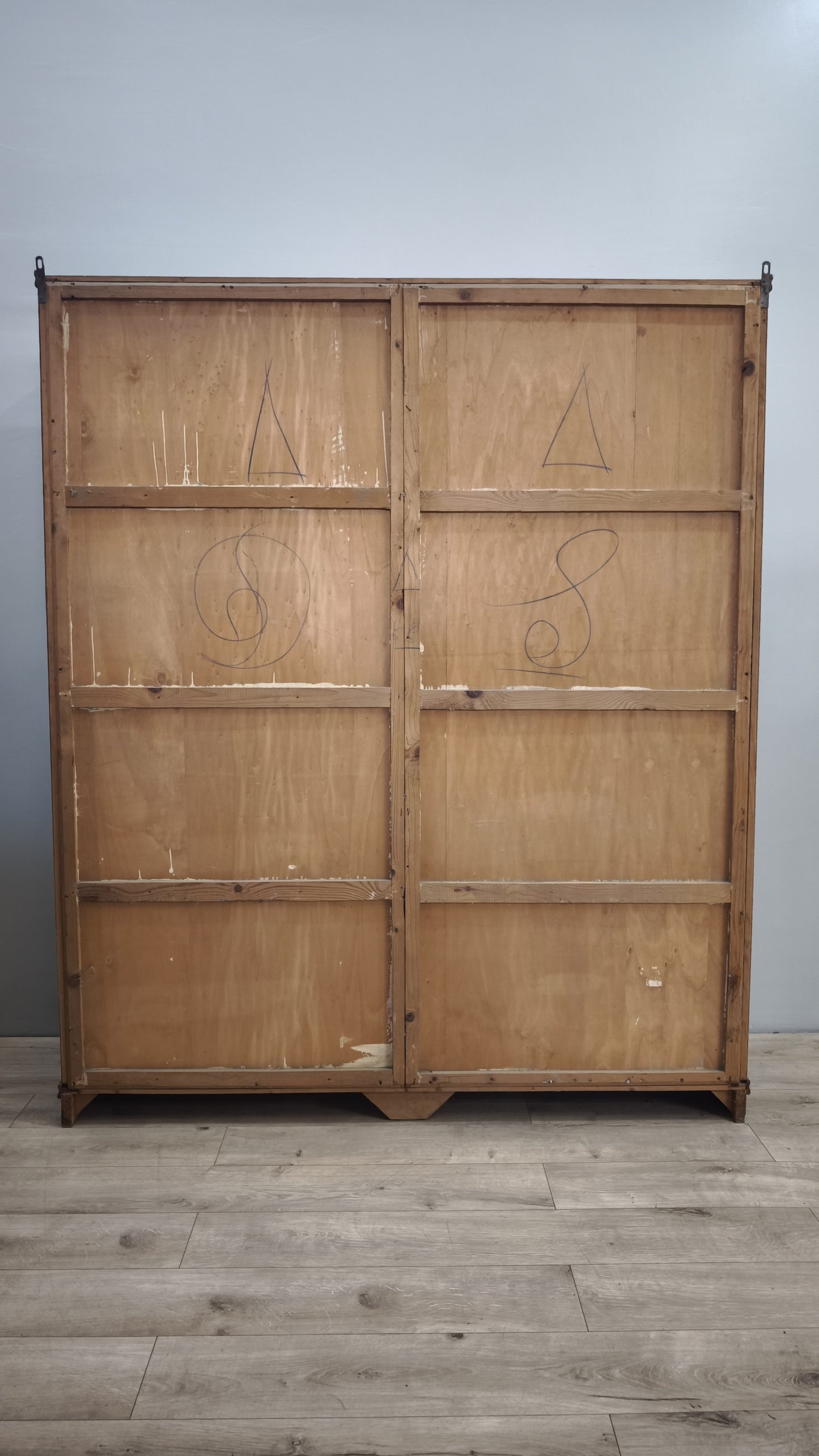 83267 Armadio due ante art déco in legno