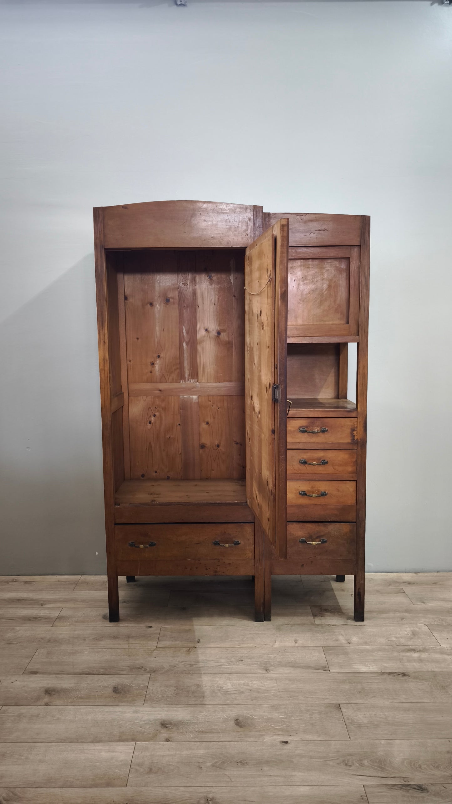83271 Armadio in legno con anta a specchio