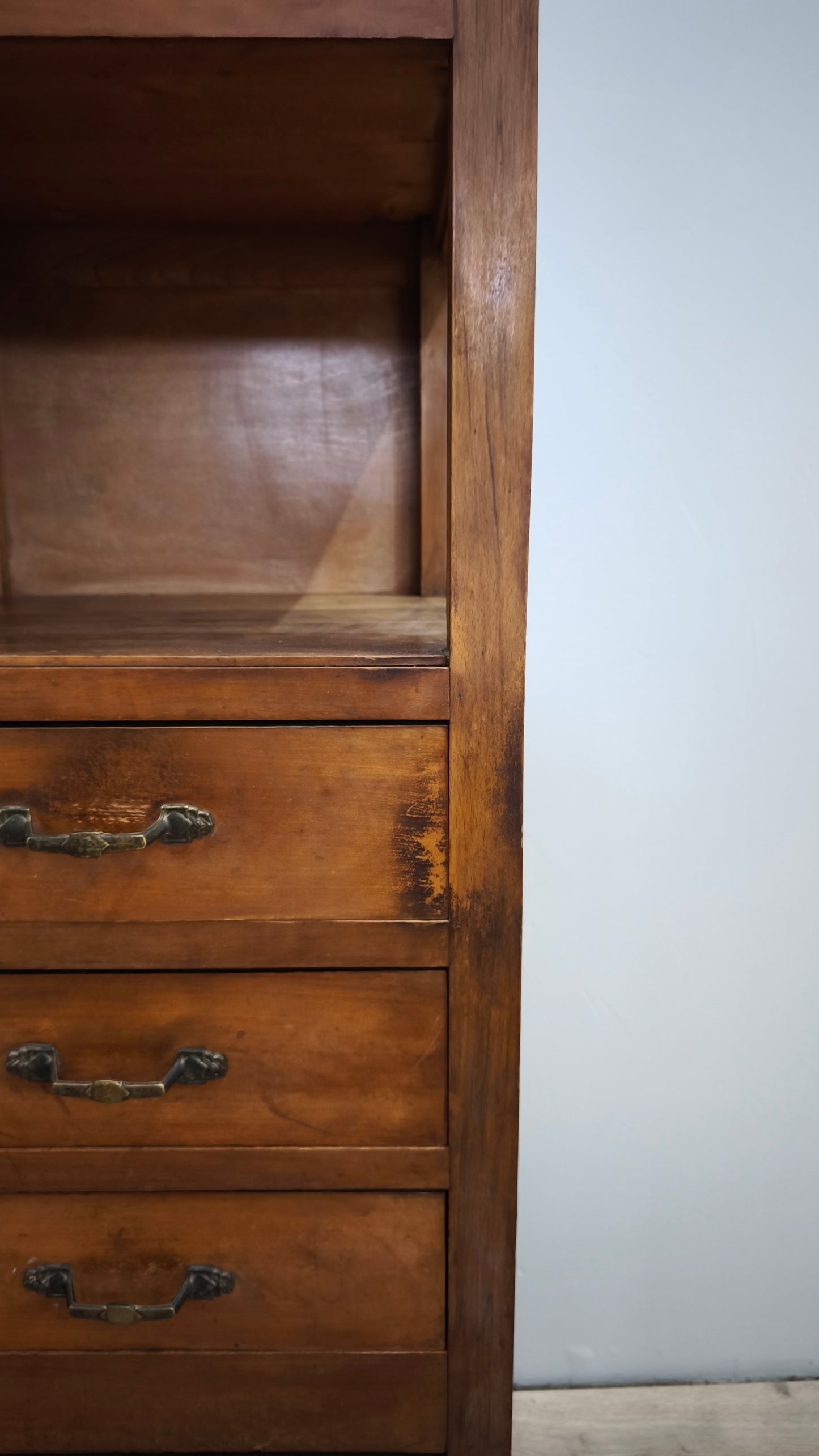 83271 Armadio in legno con anta a specchio