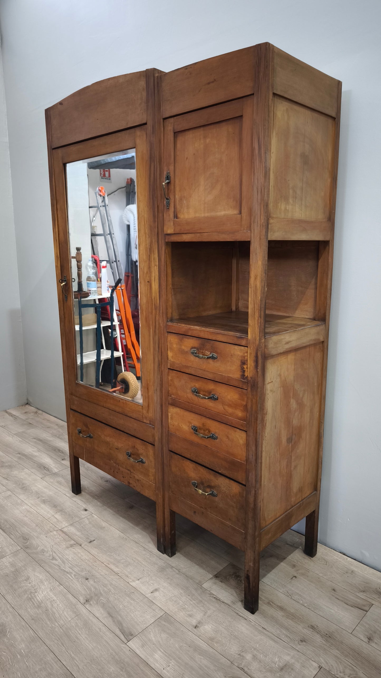 83271 Armadio in legno con anta a specchio