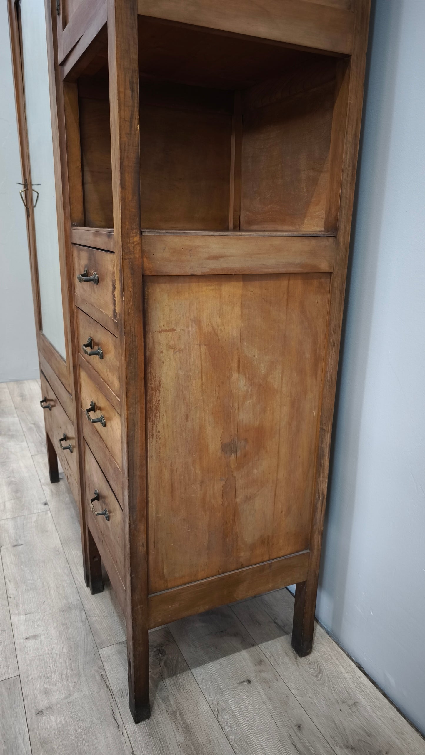 83271 Armadio in legno con anta a specchio