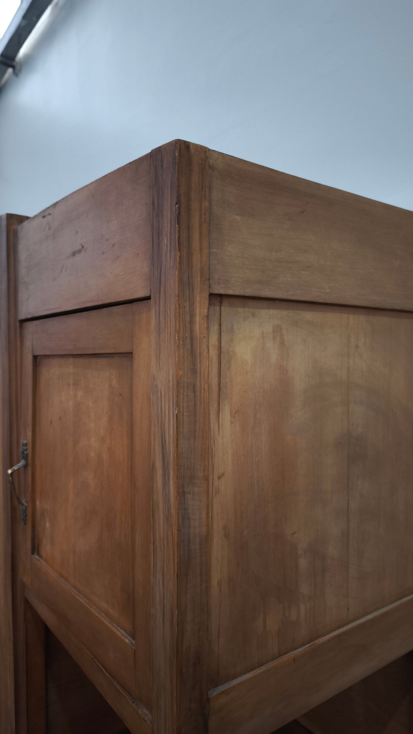 83271 Armadio in legno con anta a specchio