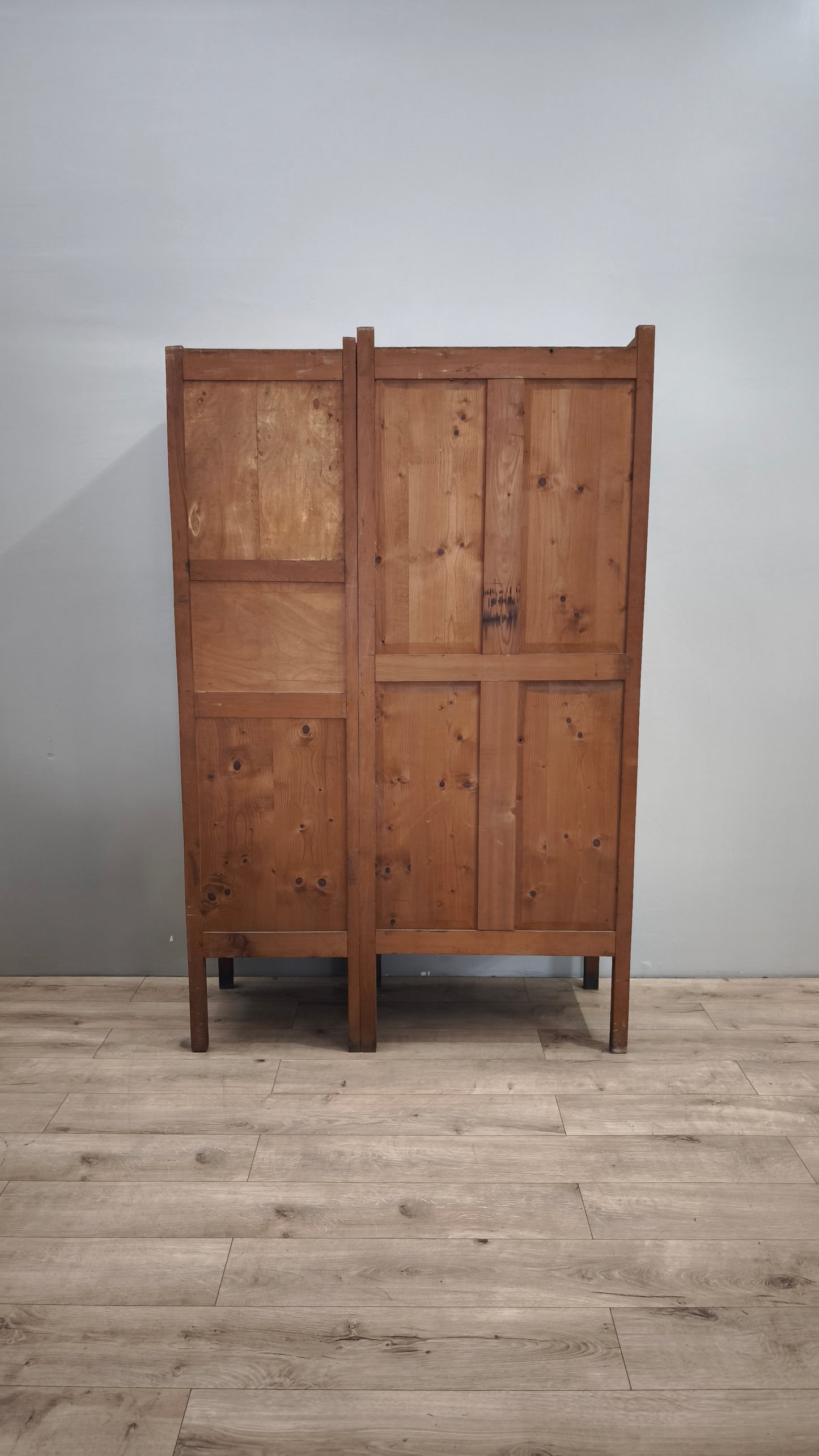 83271 Armadio in legno con anta a specchio