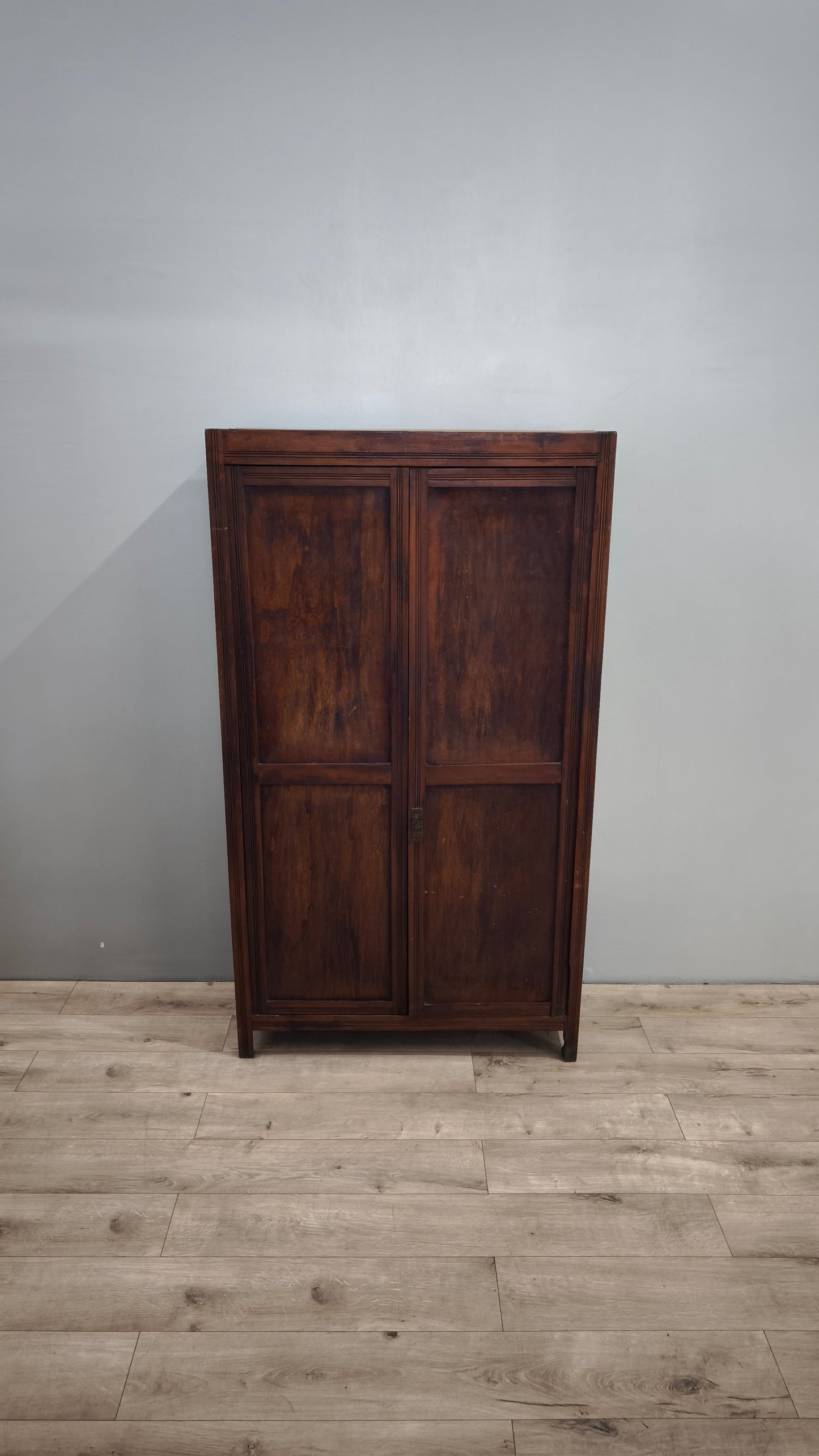 83272 Armadio due ante in legno