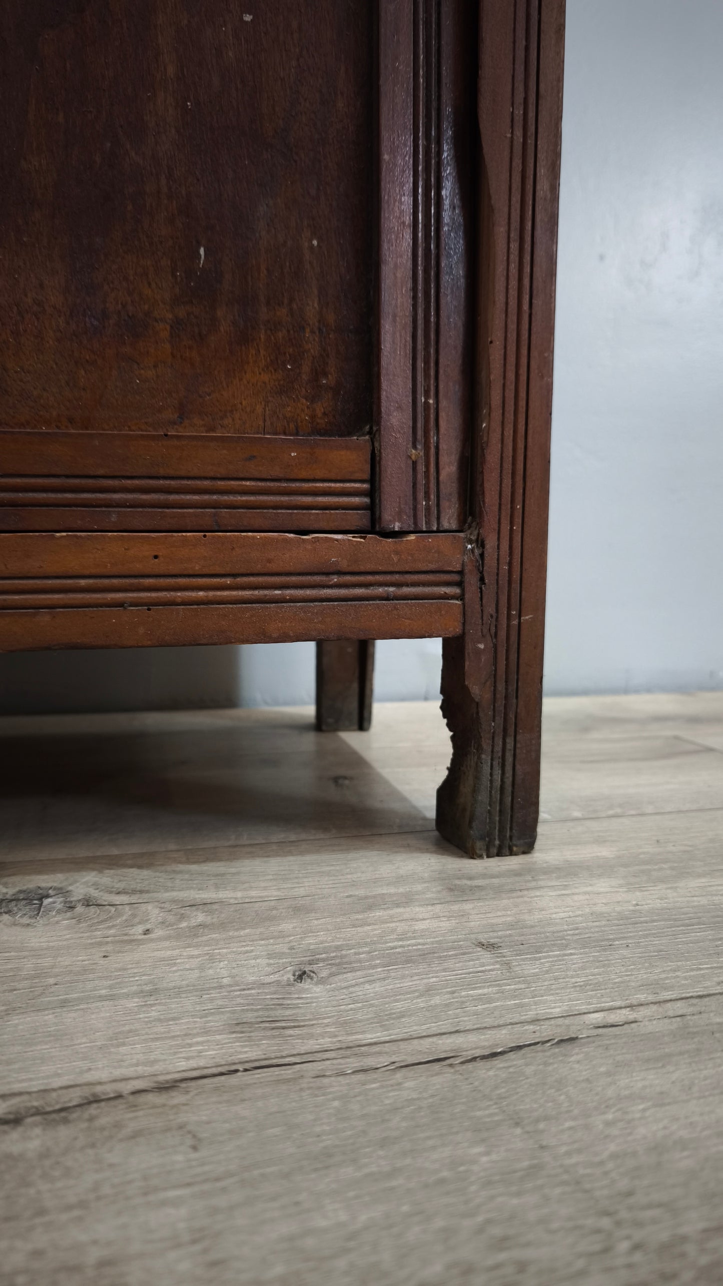 83272 Armadio due ante in legno