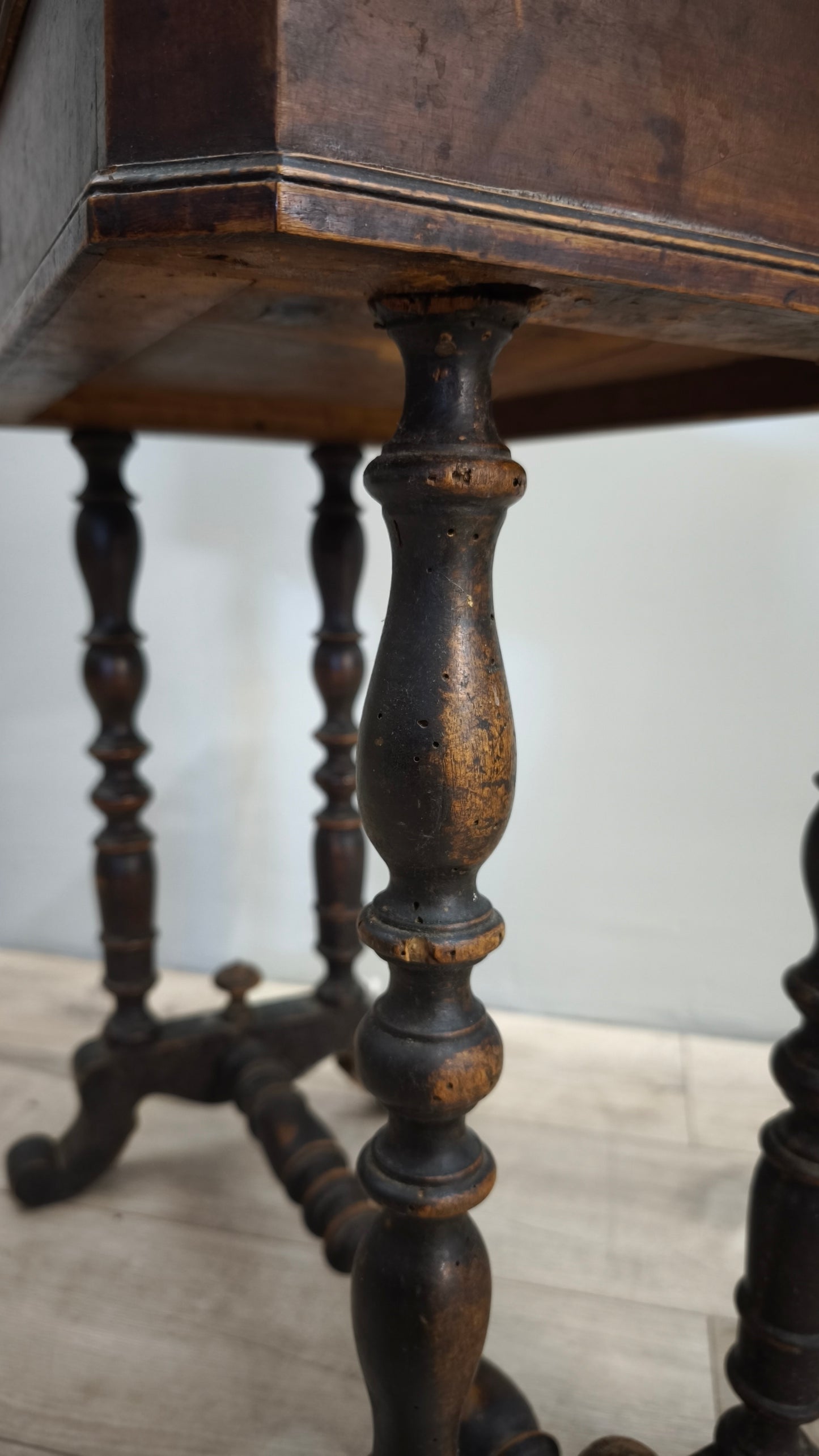 83275 Comodino in legno con cassetto