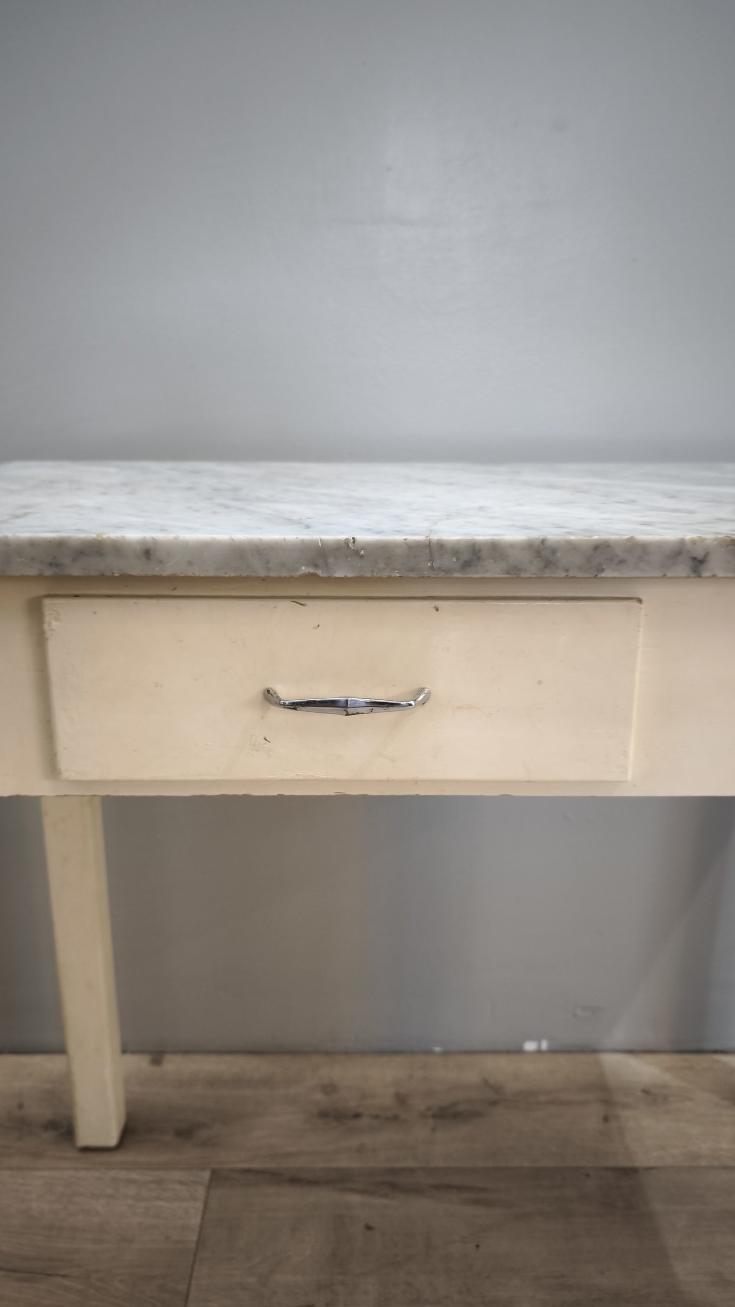 83645 Tavolo da cucina in legno con piano in marmo