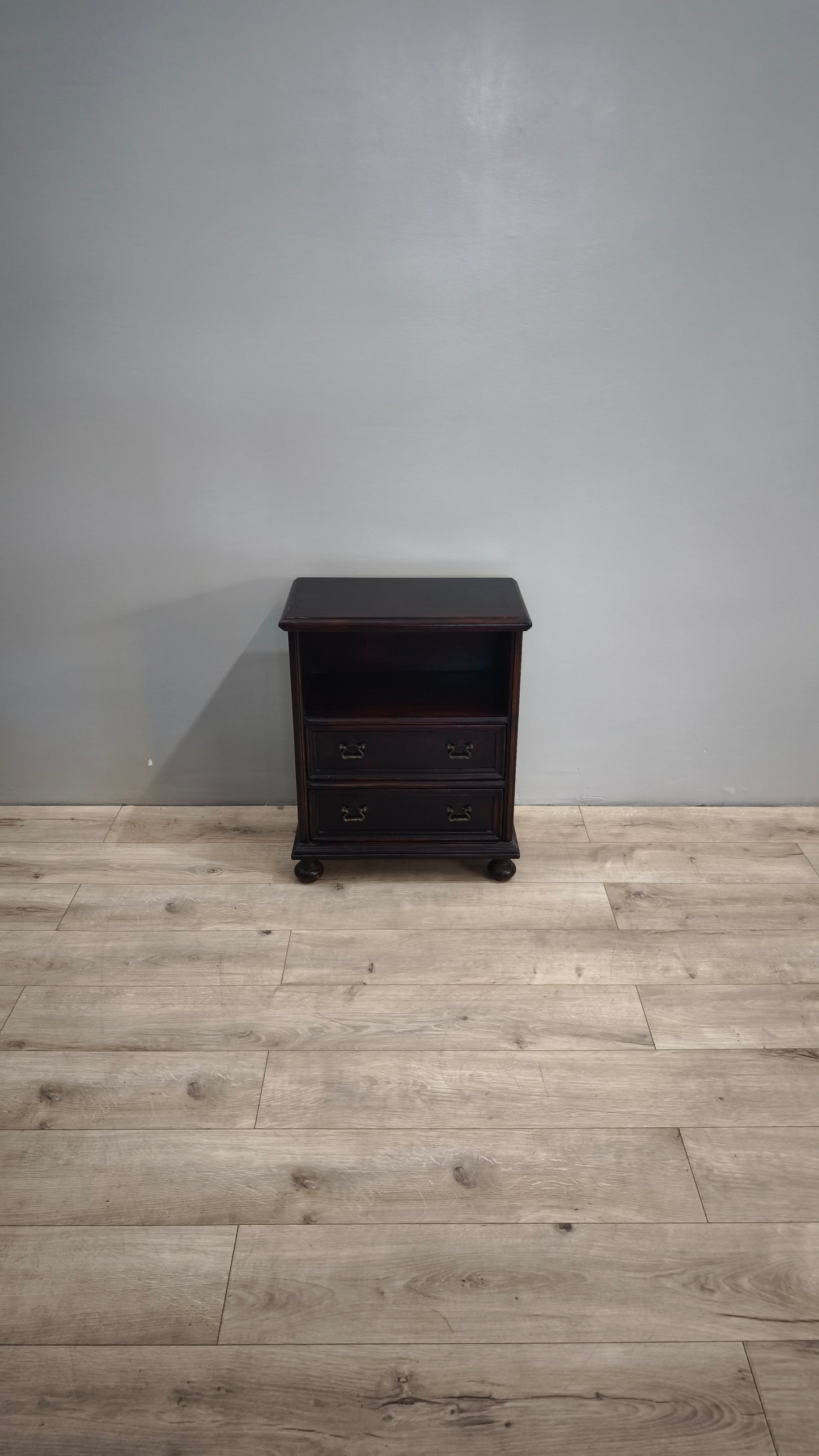 83453 Coppia di comodini in legno con due cassetti