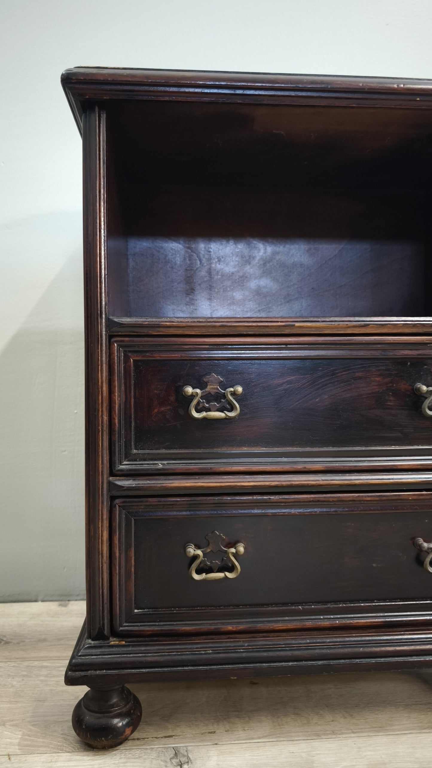 83453 Coppia di comodini in legno con due cassetti