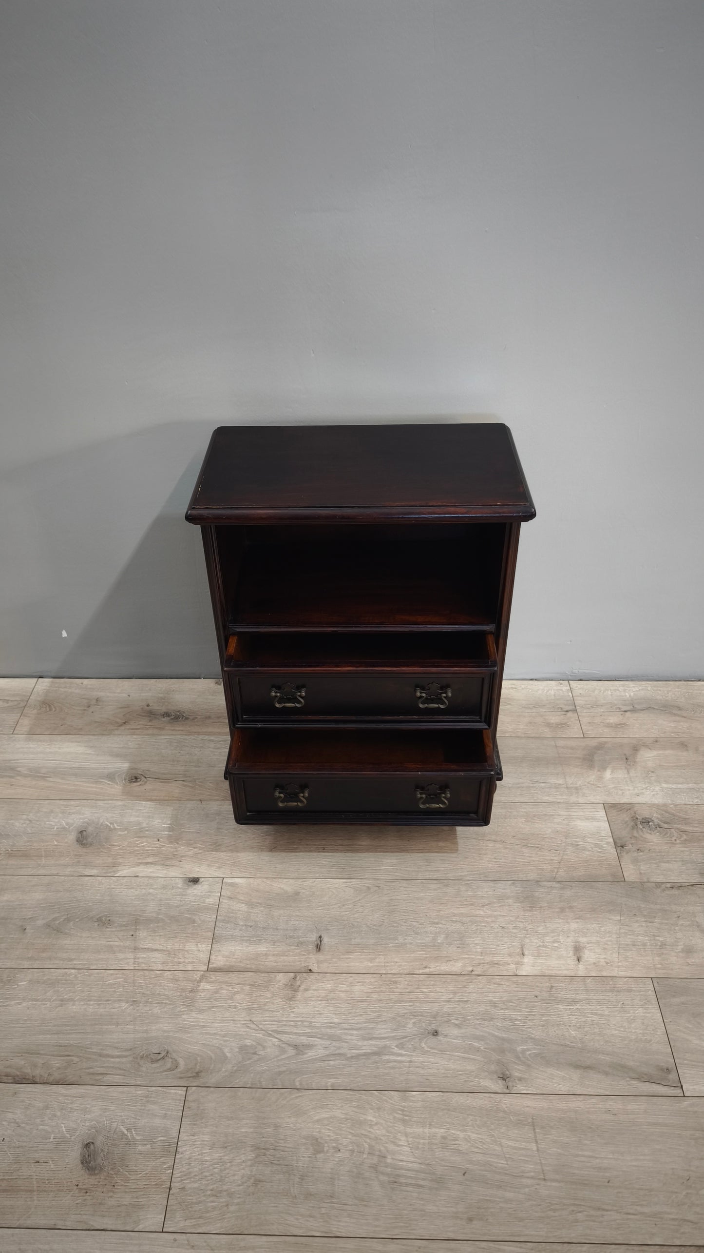 83453 Coppia di comodini in legno con due cassetti