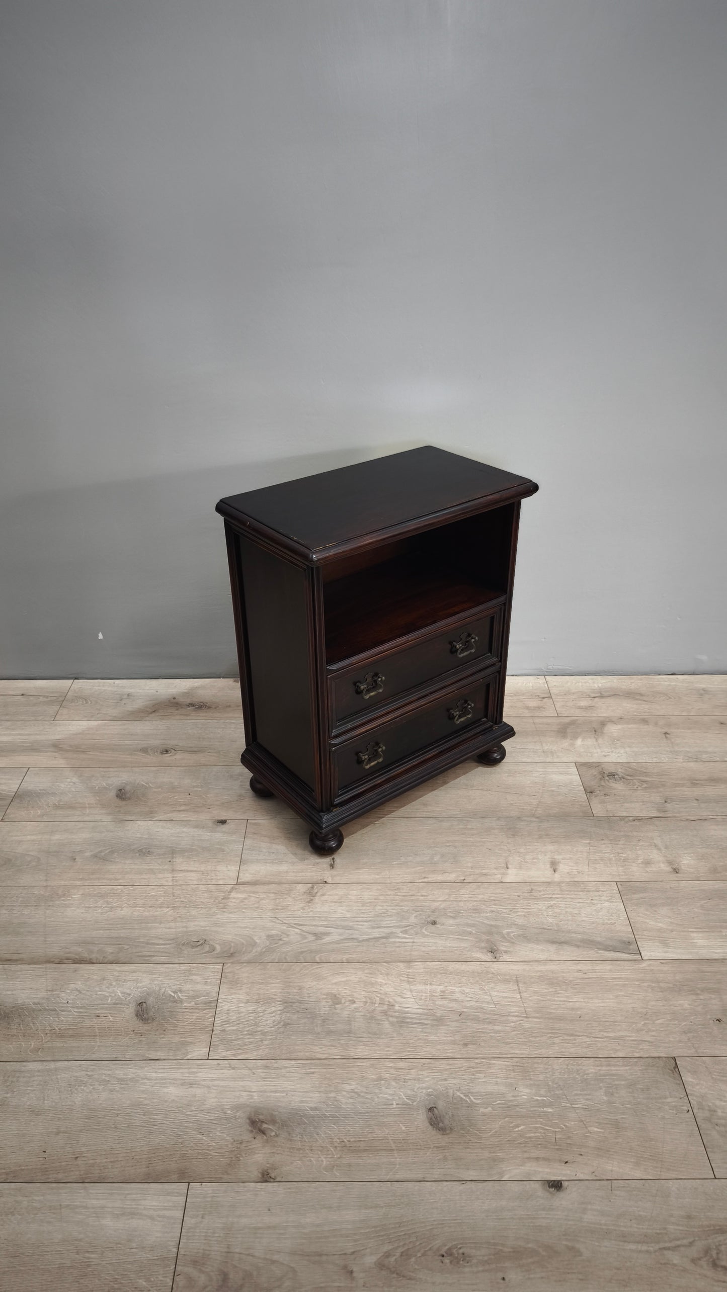 83453 Coppia di comodini in legno con due cassetti