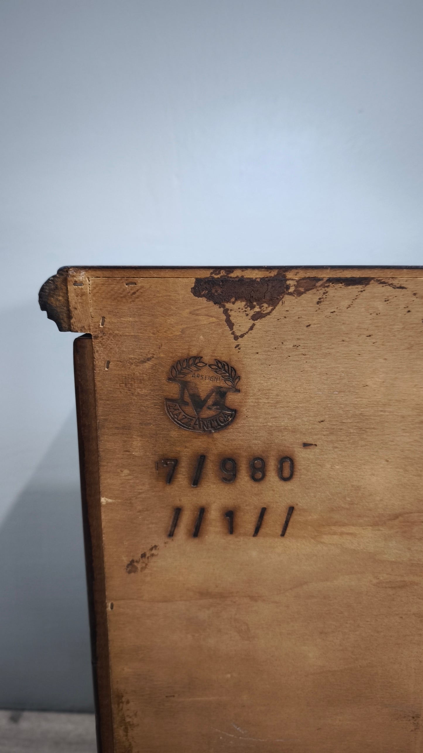 83453 Coppia di comodini in legno con due cassetti