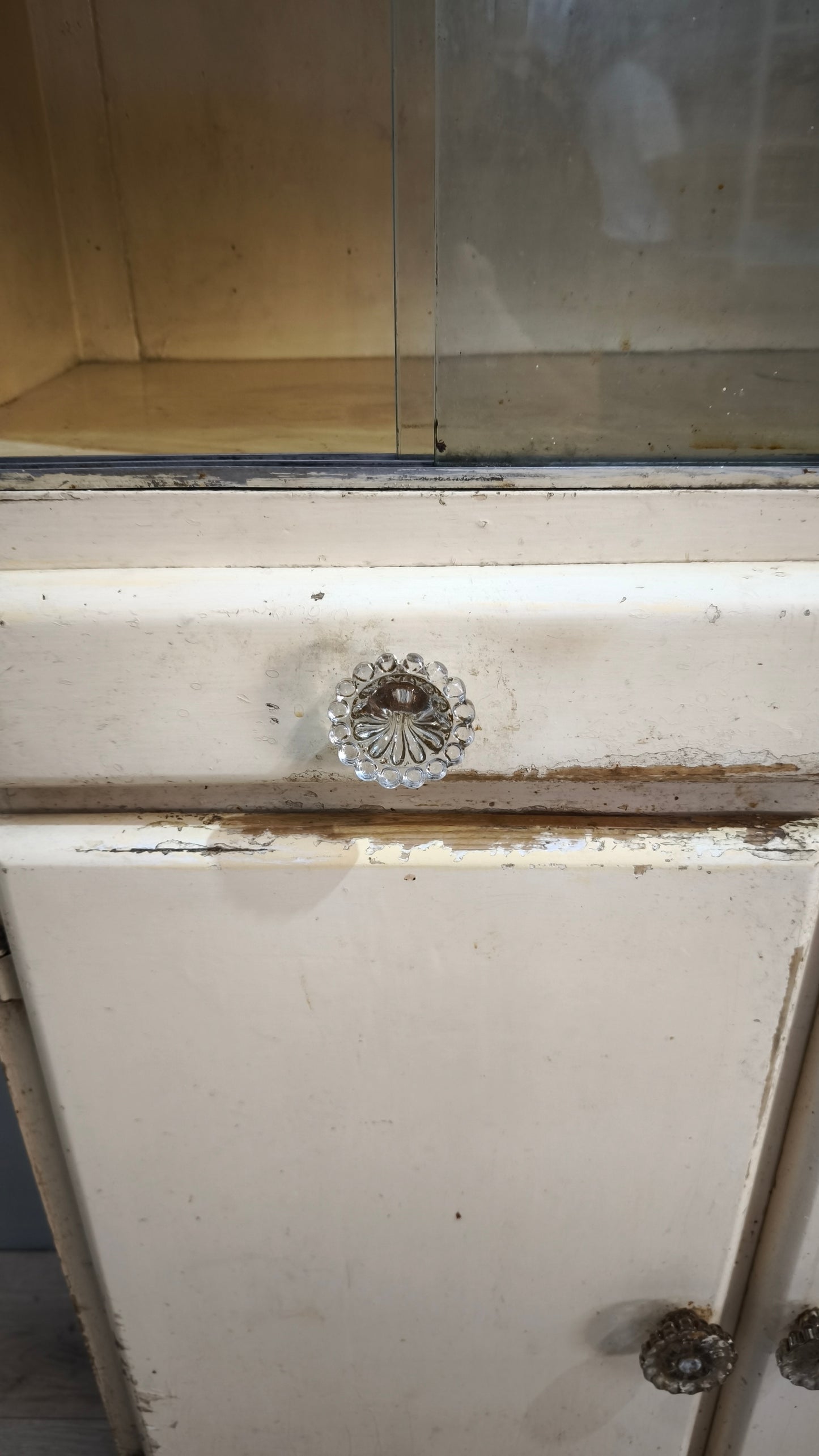83270 Credenza due sportelli anni '50 color panna