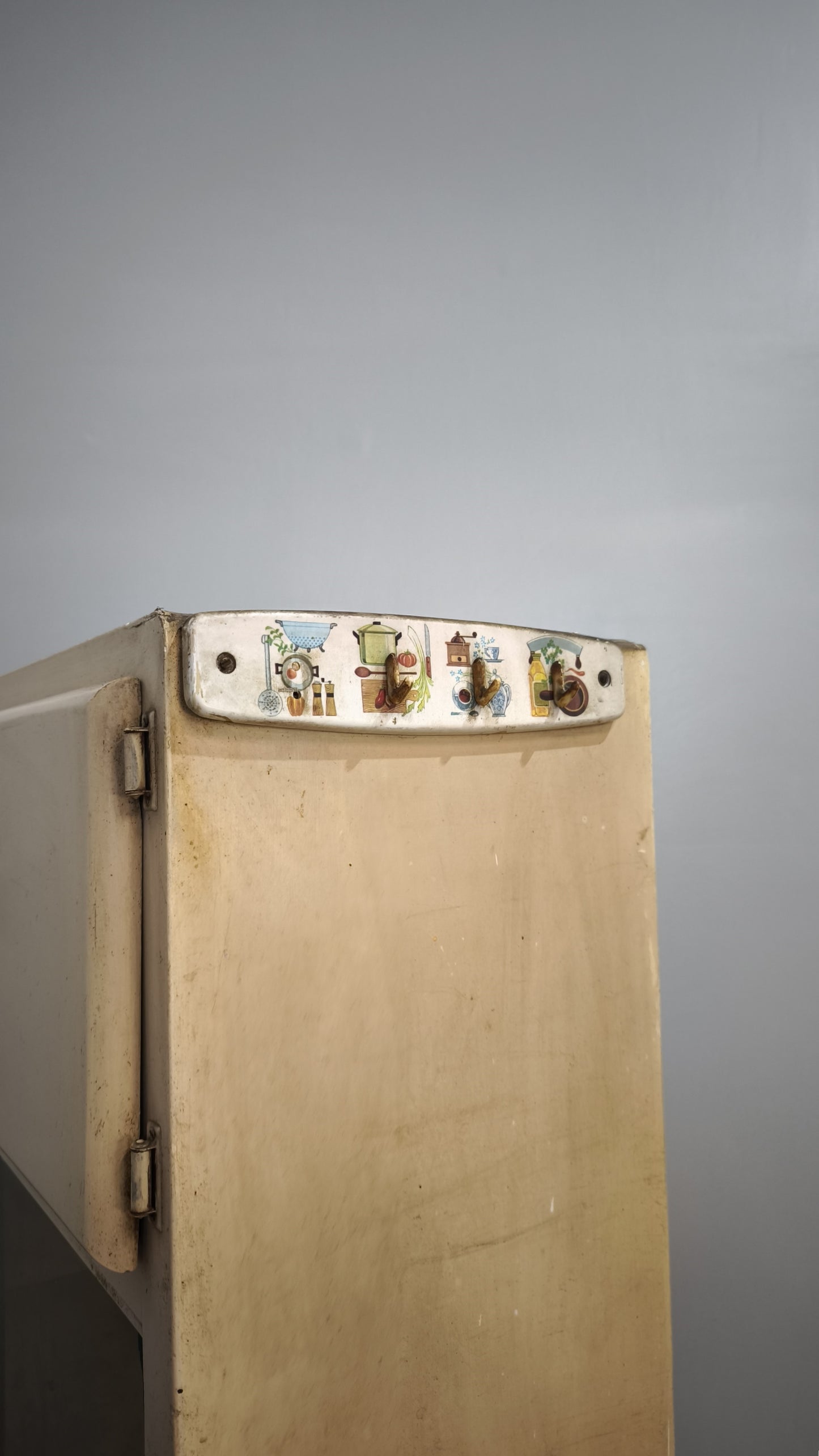 83270 Credenza due sportelli anni '50 color panna