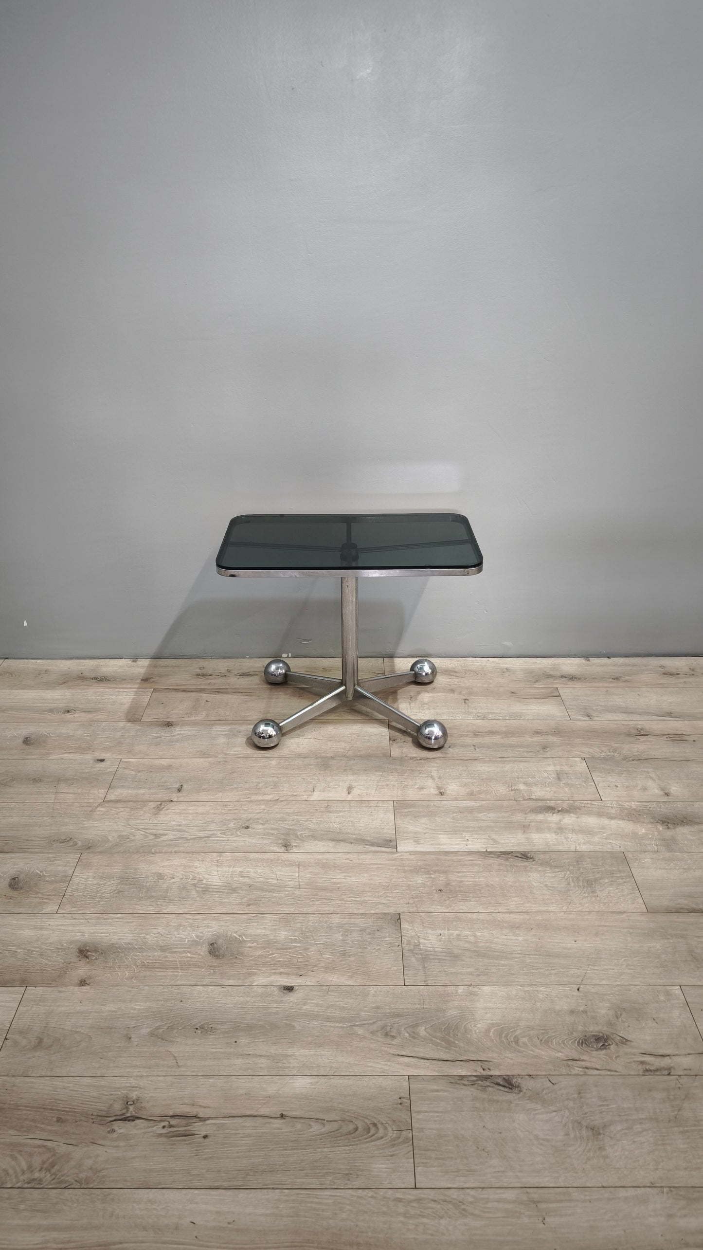 83680 Tavolo estensibile con base in acciaio e piano in vetro