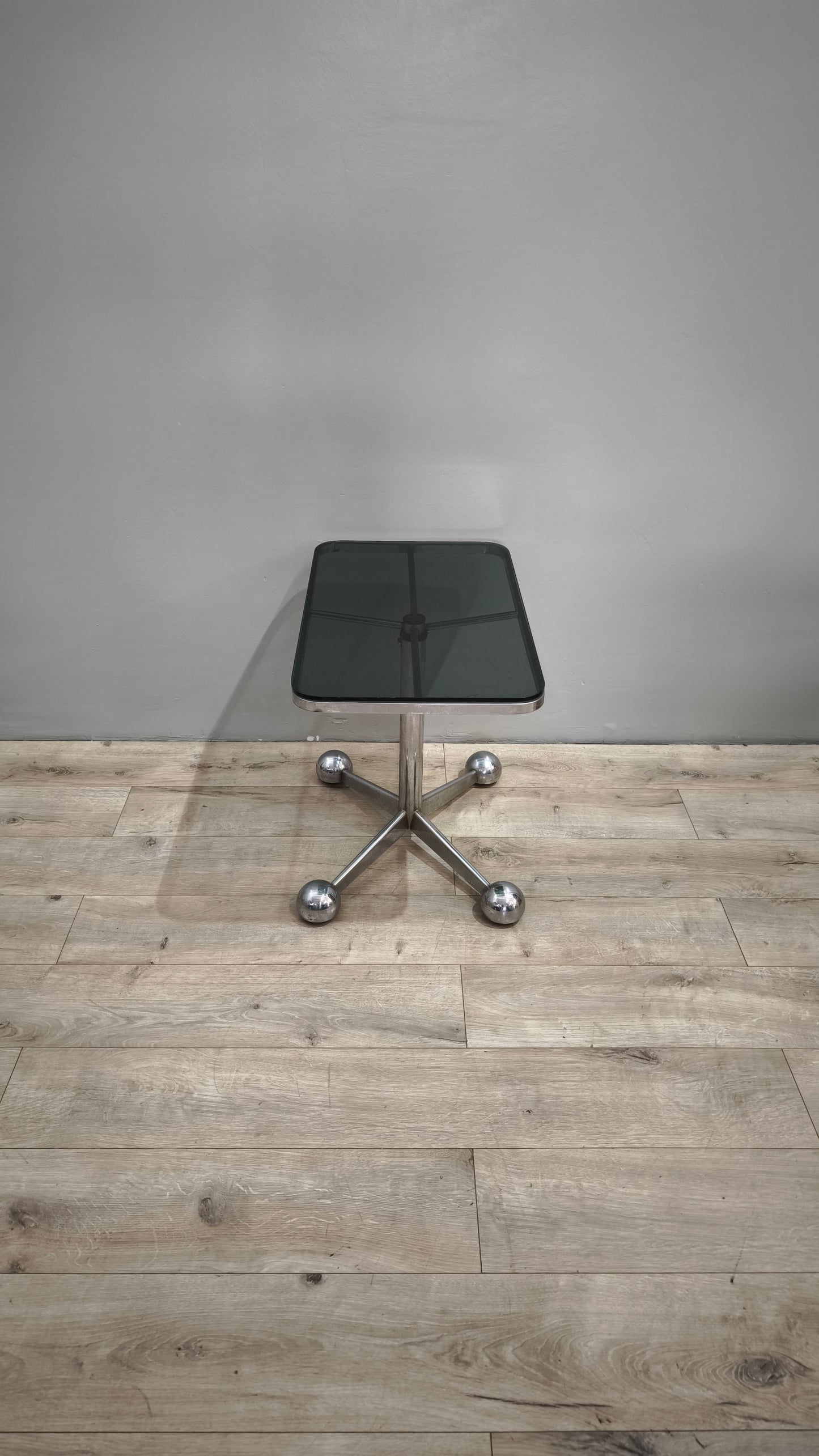 83680 Tavolo estensibile con base in acciaio e piano in vetro