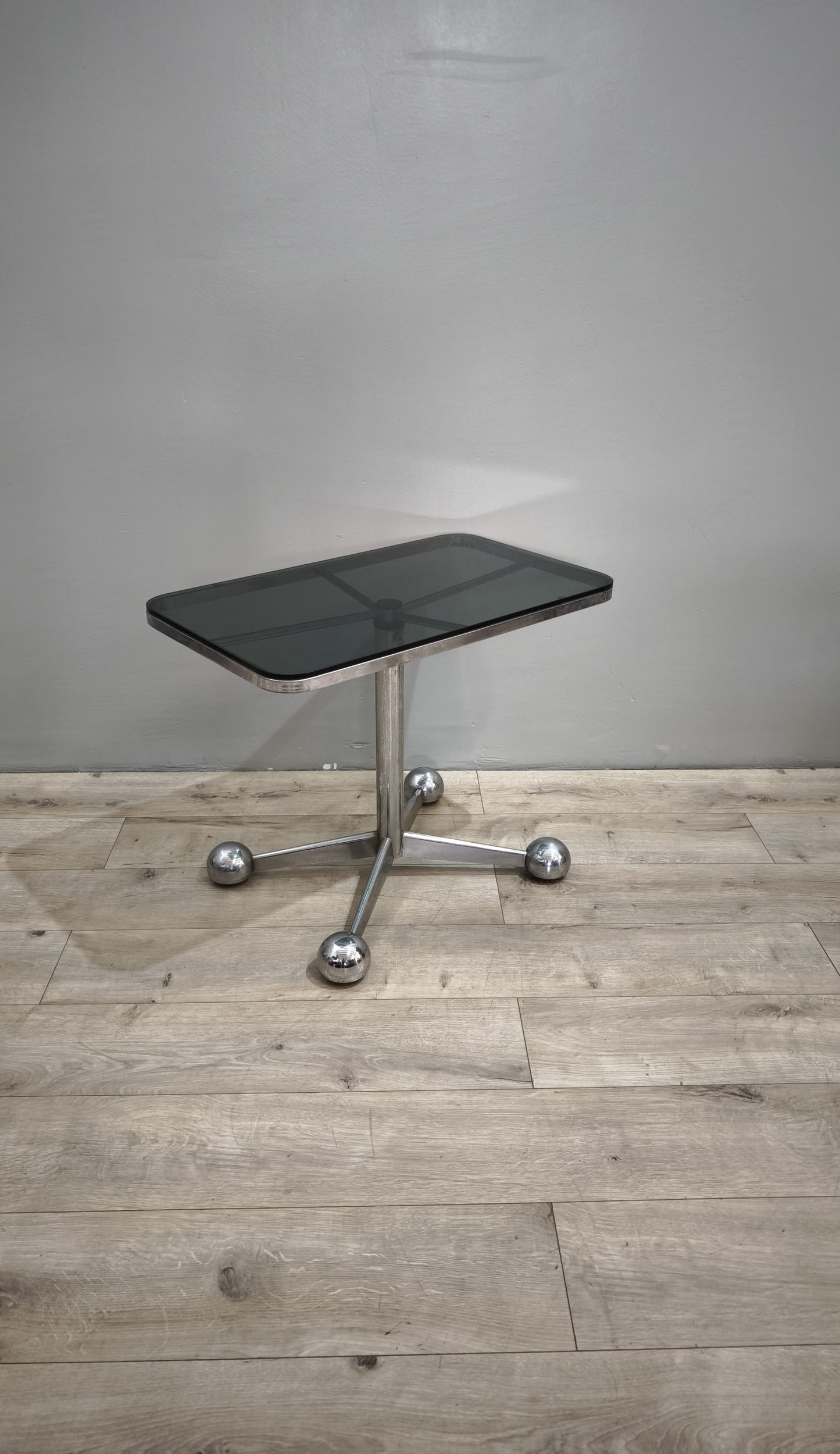 83680 Tavolo estensibile con base in acciaio e piano in vetro