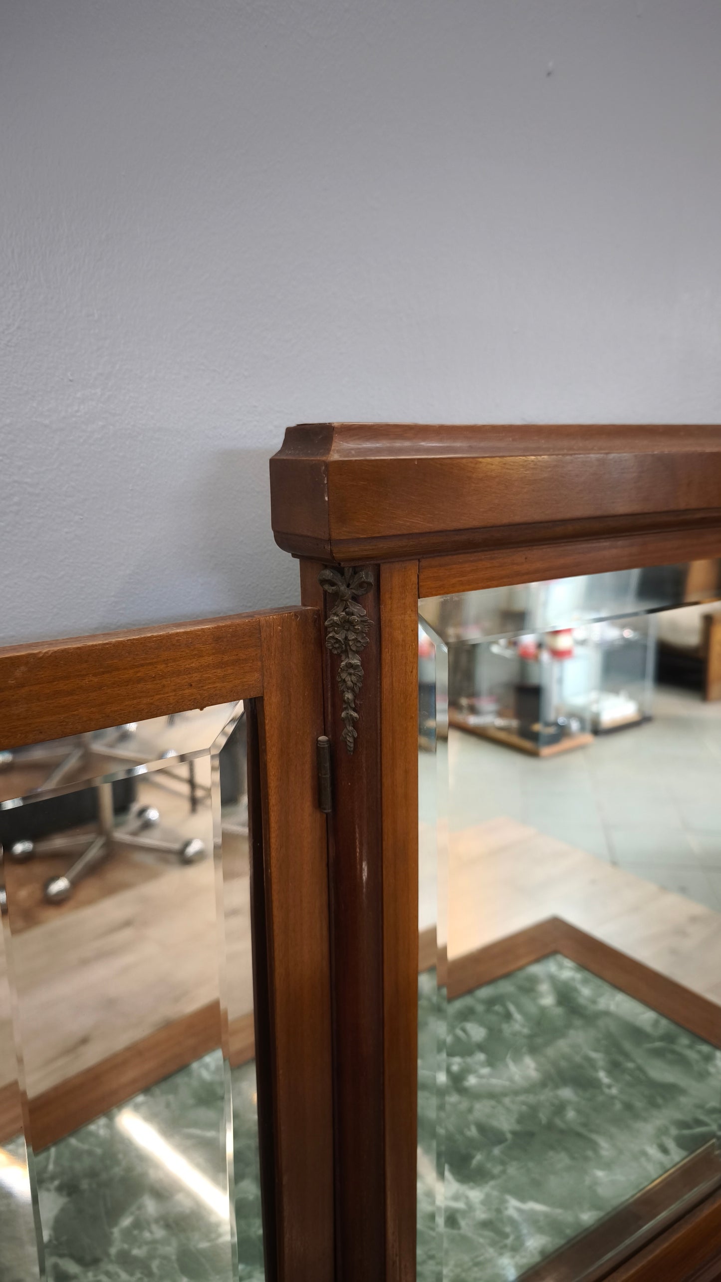 83772 Toletta in legno con specchiera