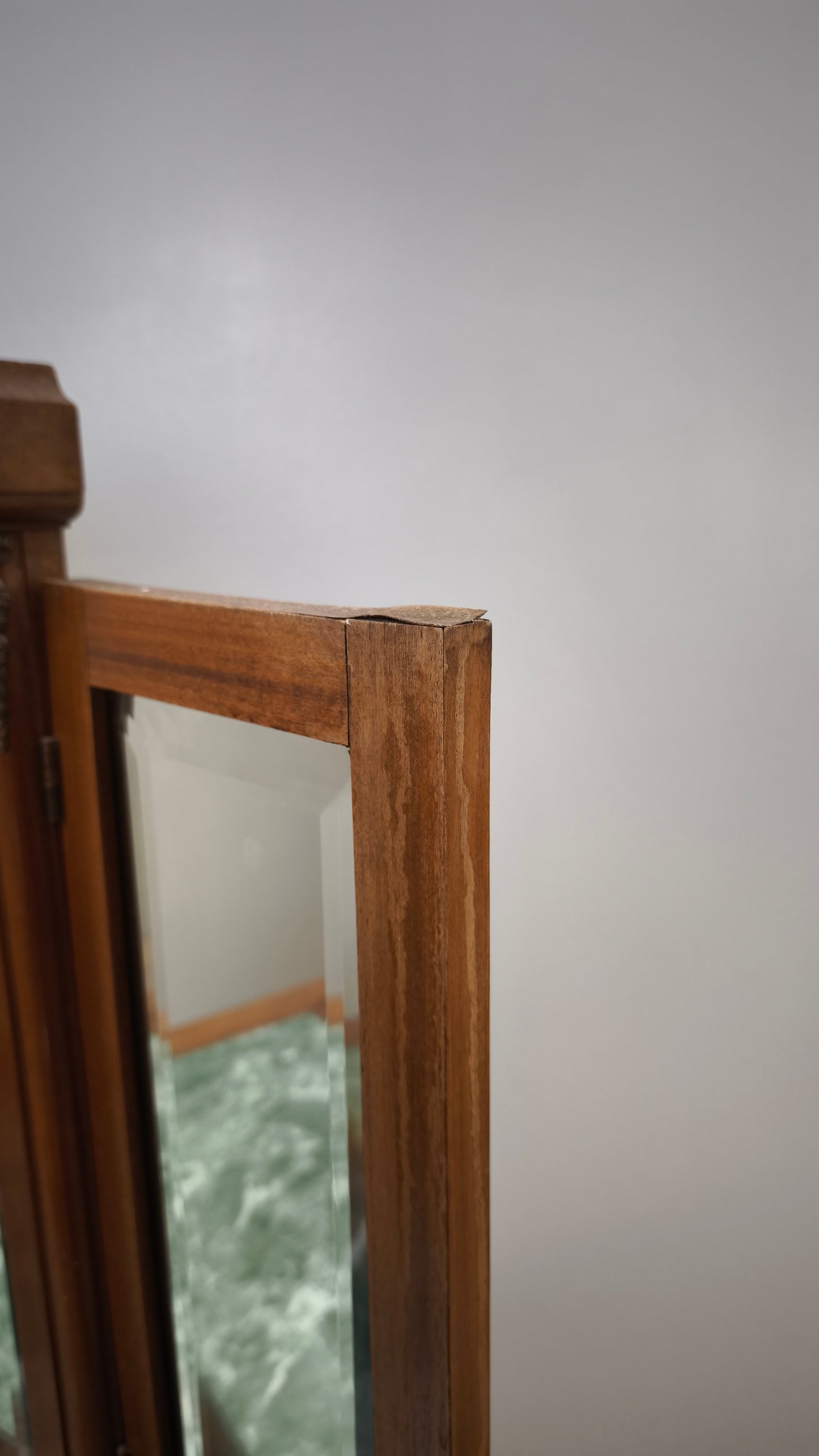 83772 Toletta in legno con specchiera