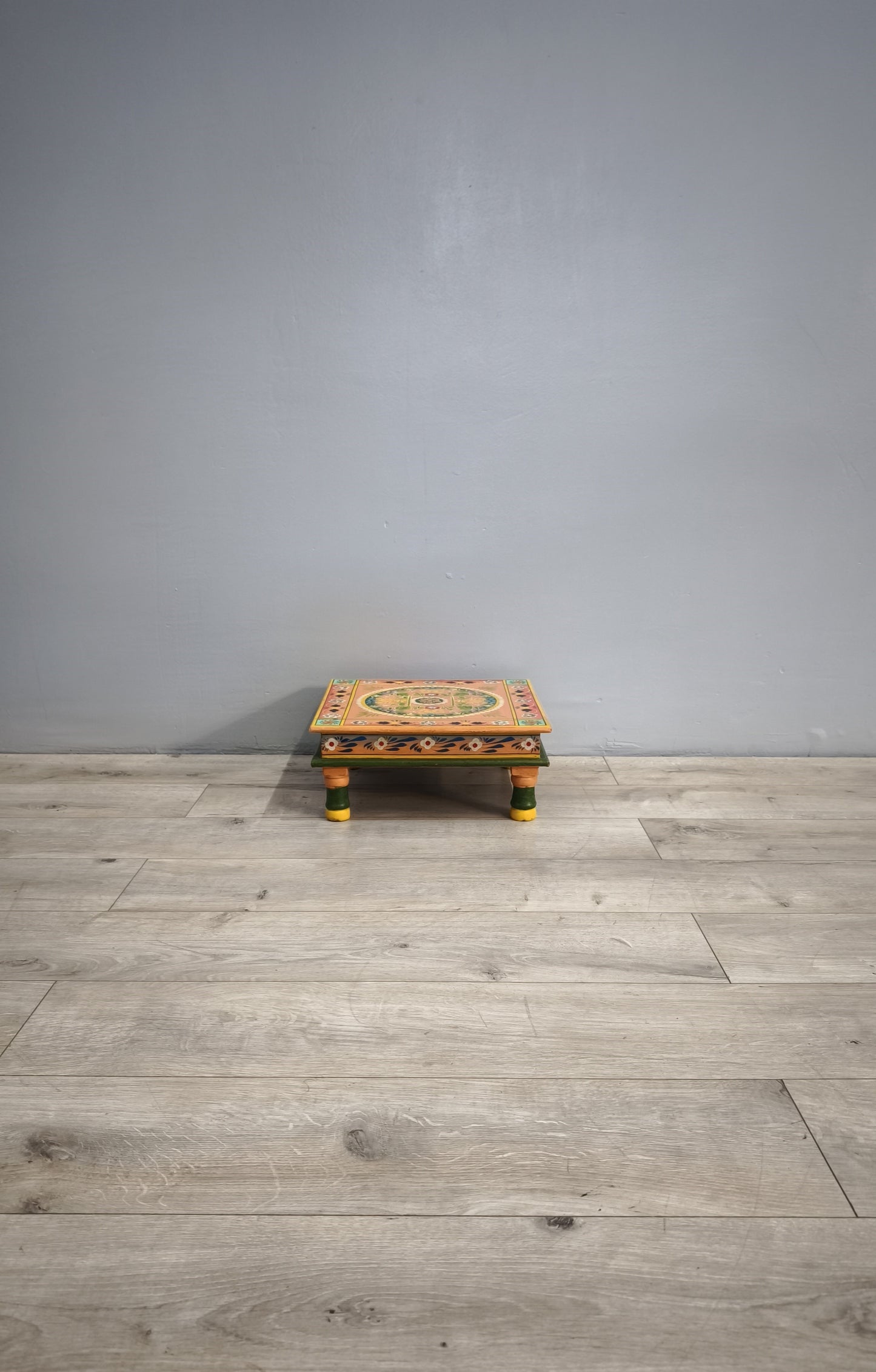 83749 Tavolino indiano dipinto