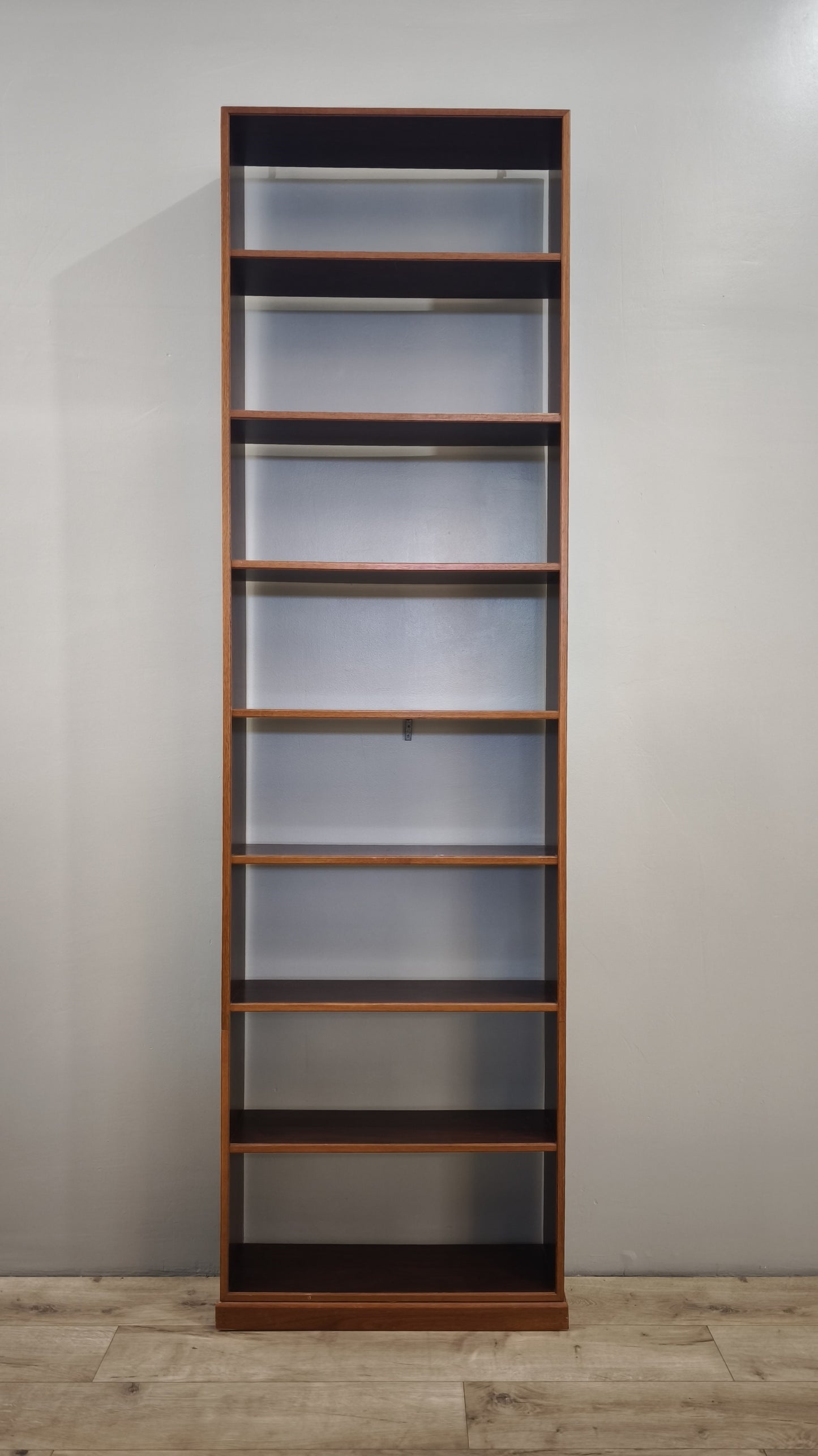 83935 Libreria alta a giorno