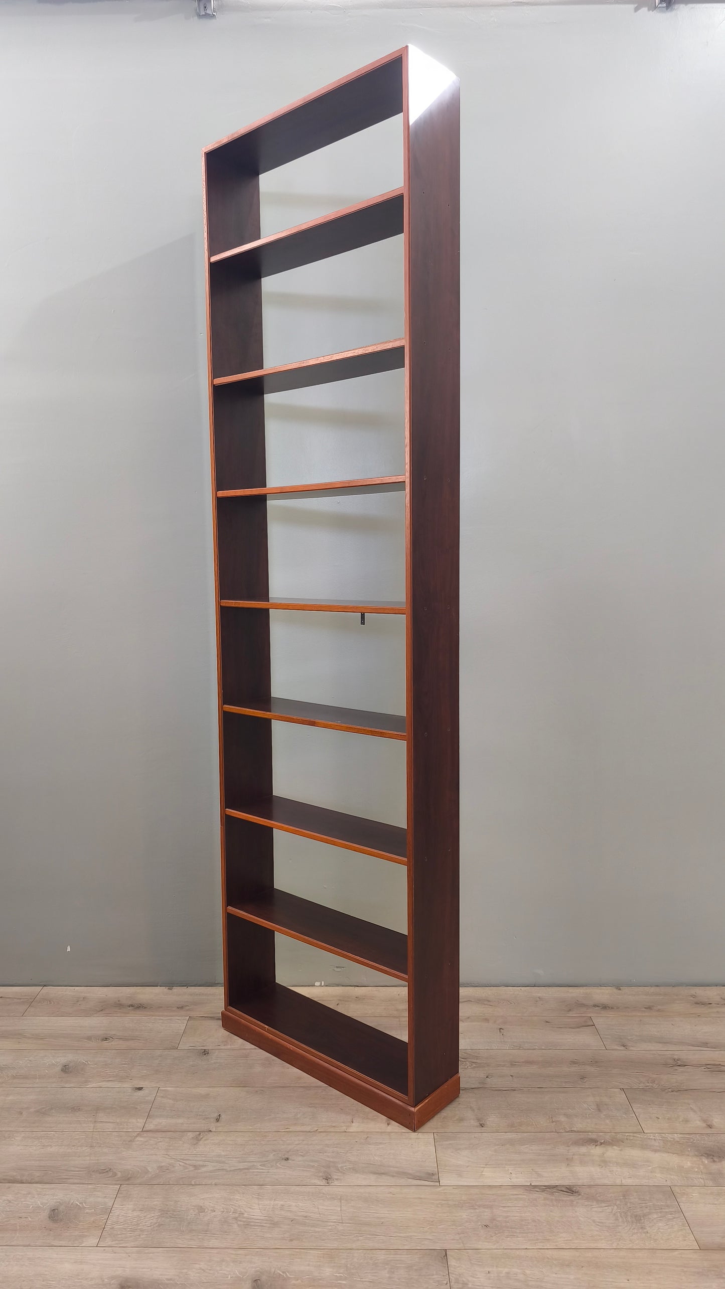 83935 Libreria alta a giorno