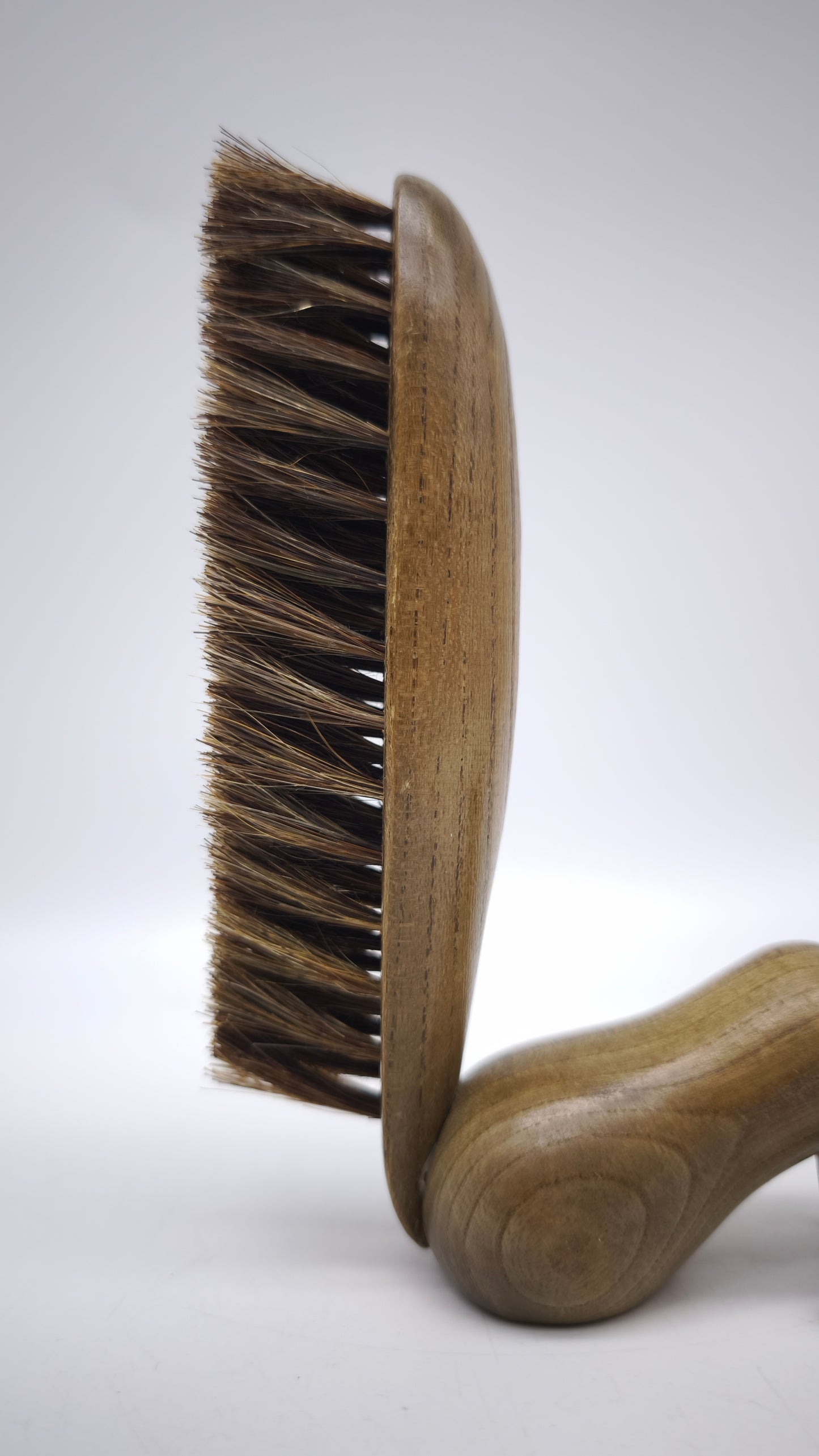 83212 Scopetta in legno a forma di scoiattolo