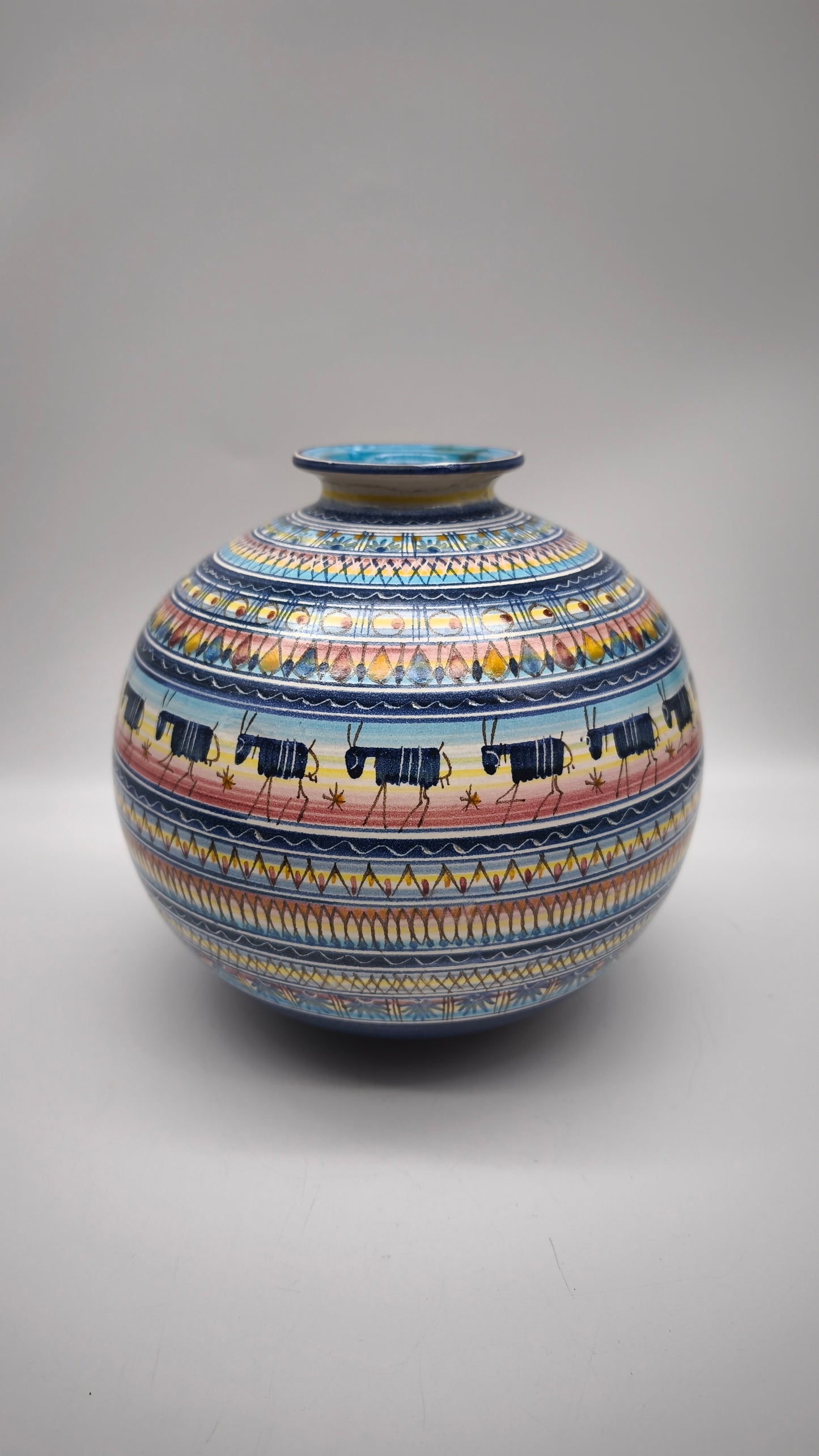 84077 Vaso in ceramica dipinta Ravello