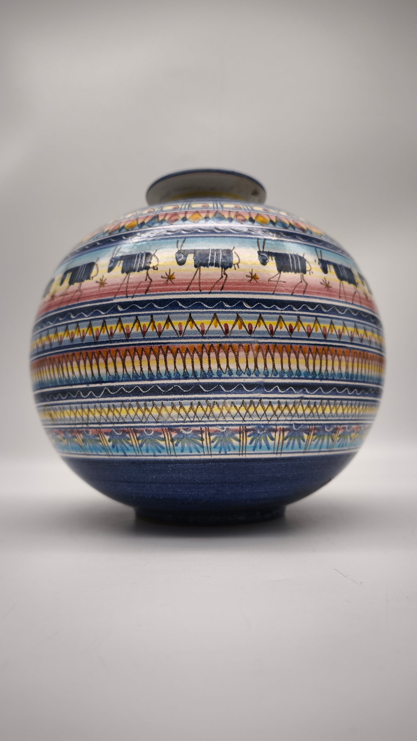 84077 Vaso in ceramica dipinta Ravello